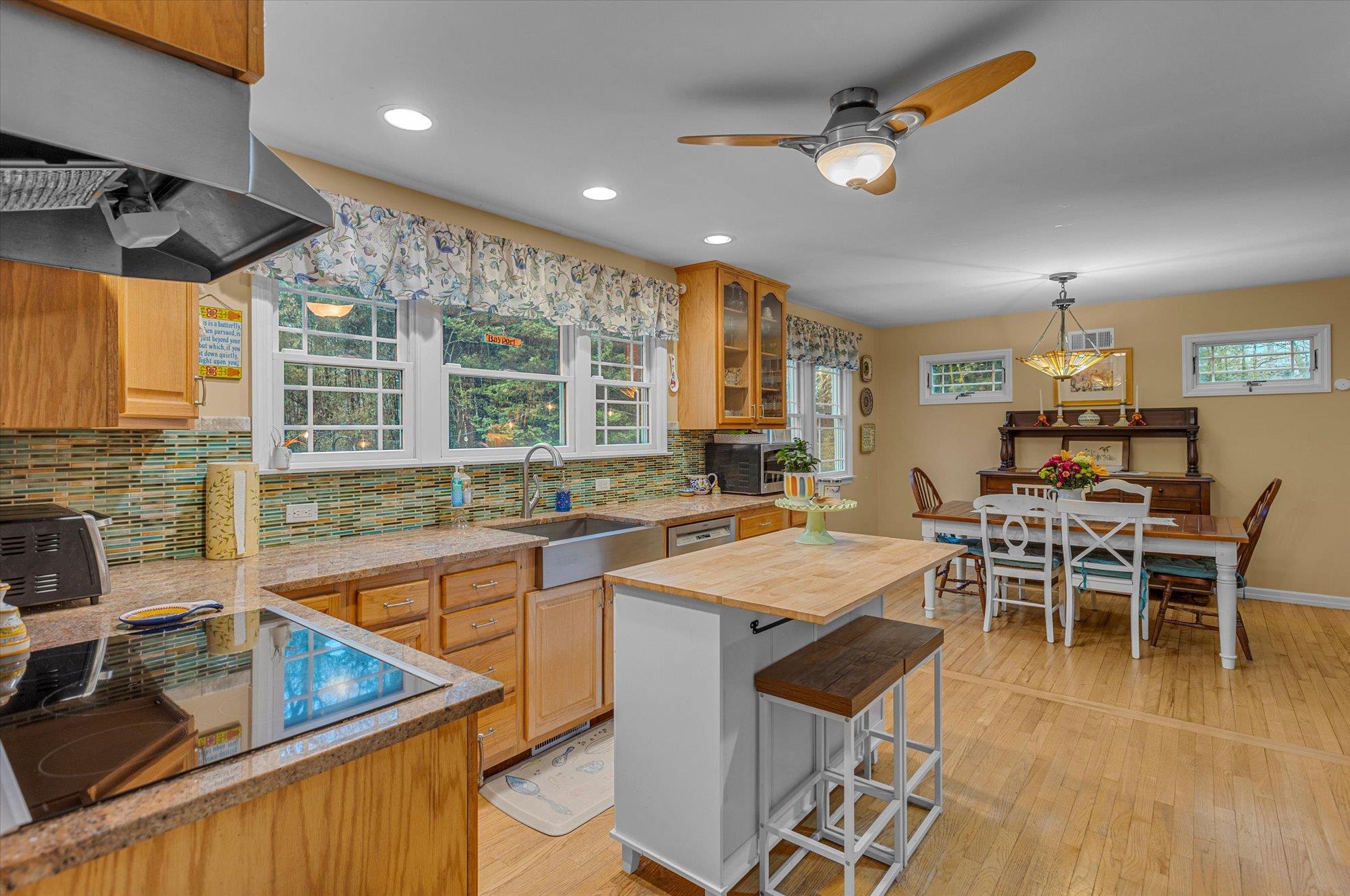 31 Baywood Lane, Bayport, NY 11705