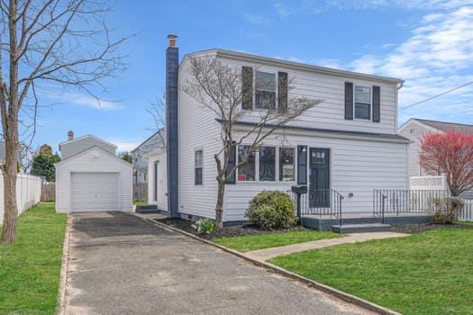 831 Keith Lane, West Islip, NY 11795