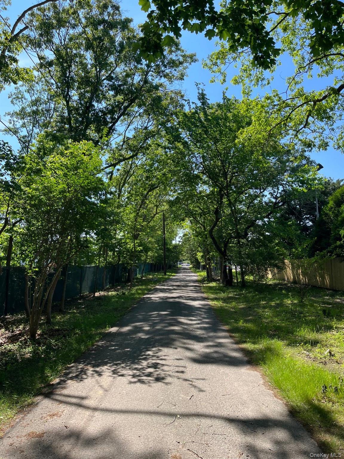 75 Montauk Highway, Westhampton, NY 11977