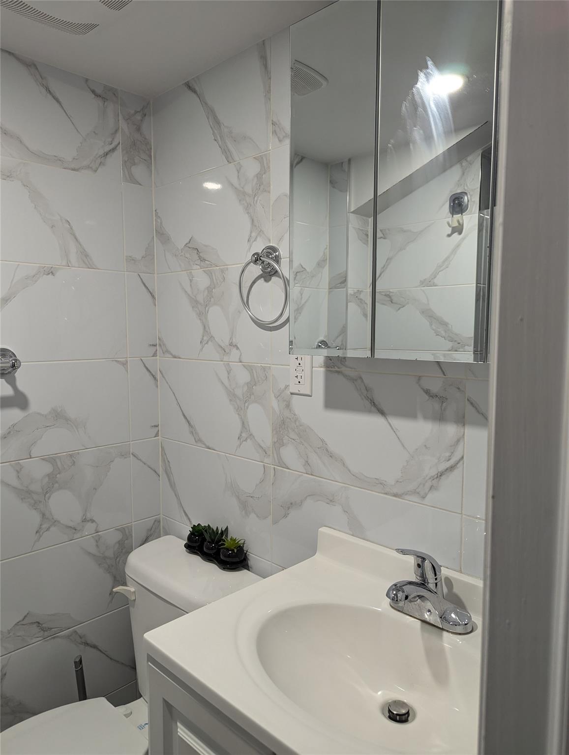 86-15 BRITTON Ave, Elmhurst, NY 11373