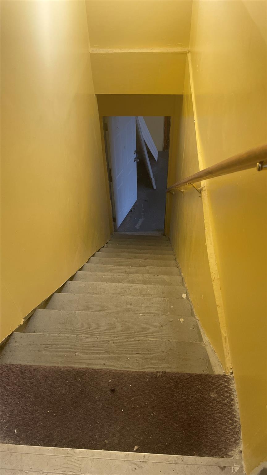 33 Sterling Place, Amityville, NY 11701