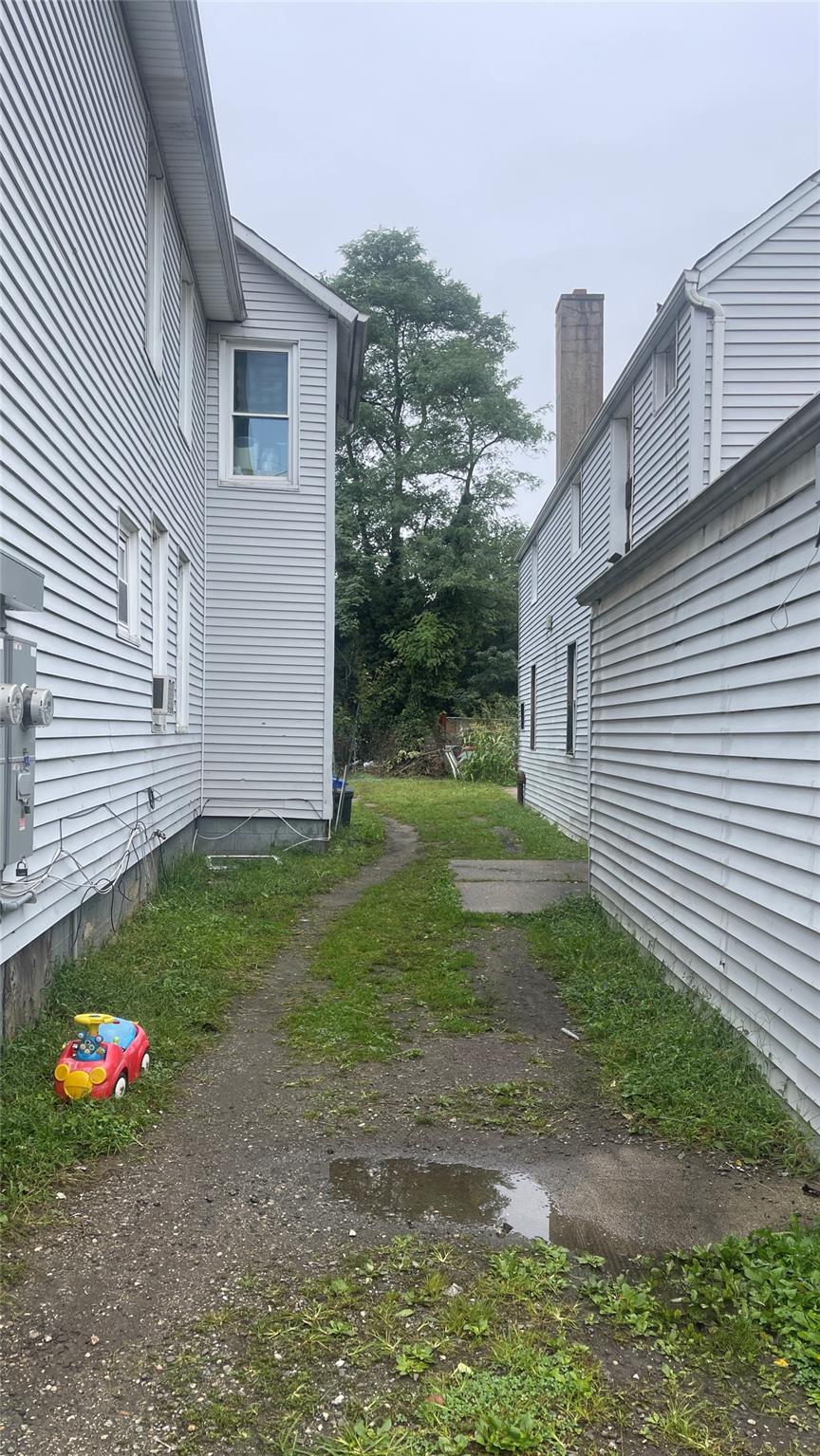 33 Sterling Place, Amityville, NY 11701