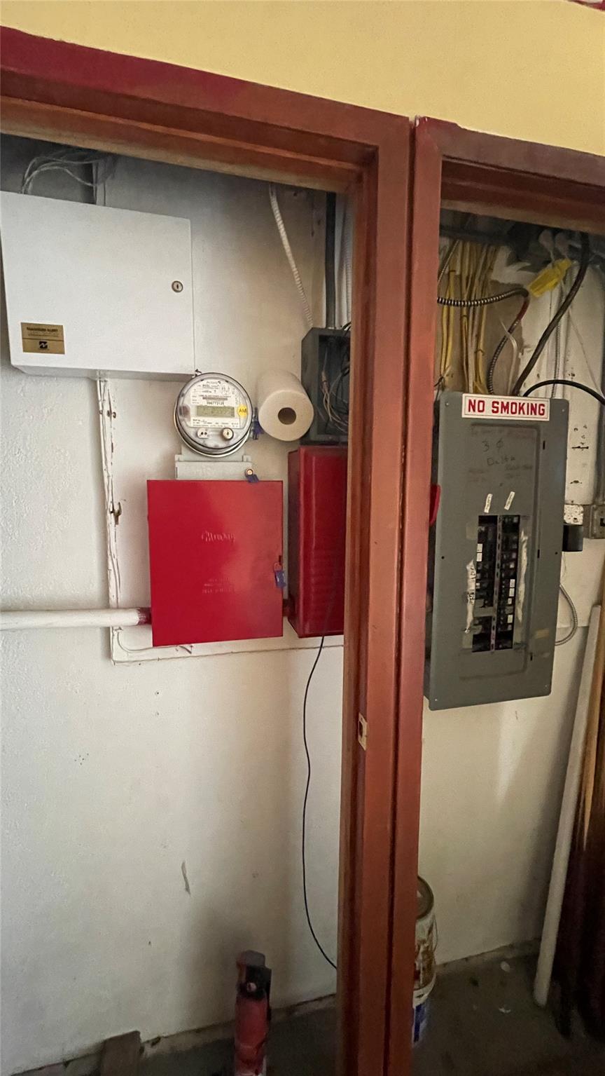 33 Sterling Place, Amityville, NY 11701