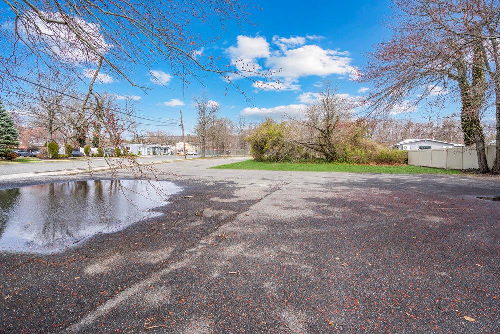 1400 Montauk Highway, Oakdale, NY 11769