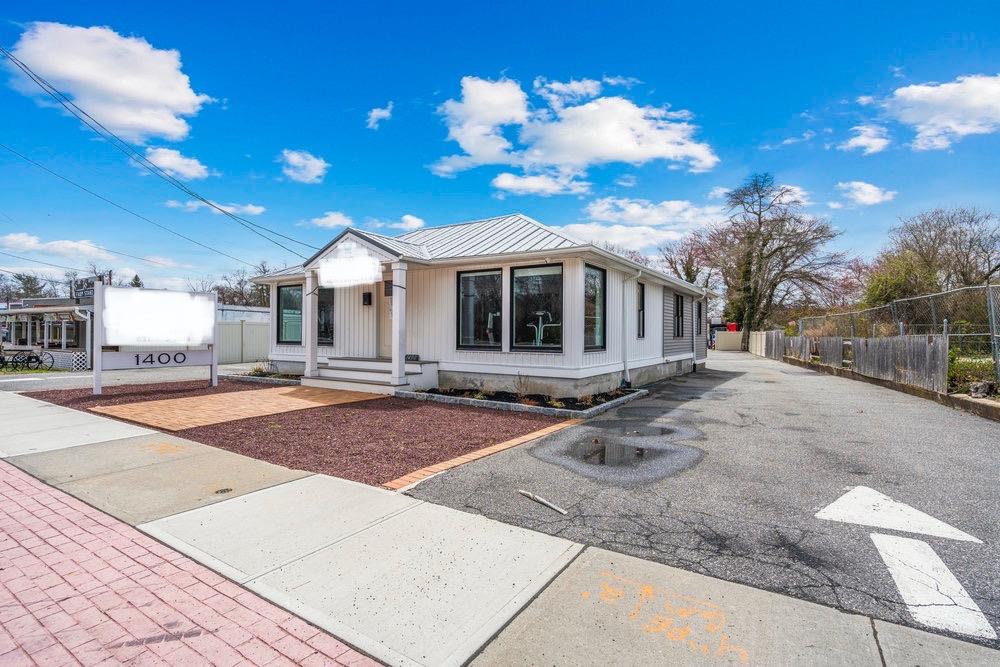 1400 Montauk Highway, Oakdale, NY 11769