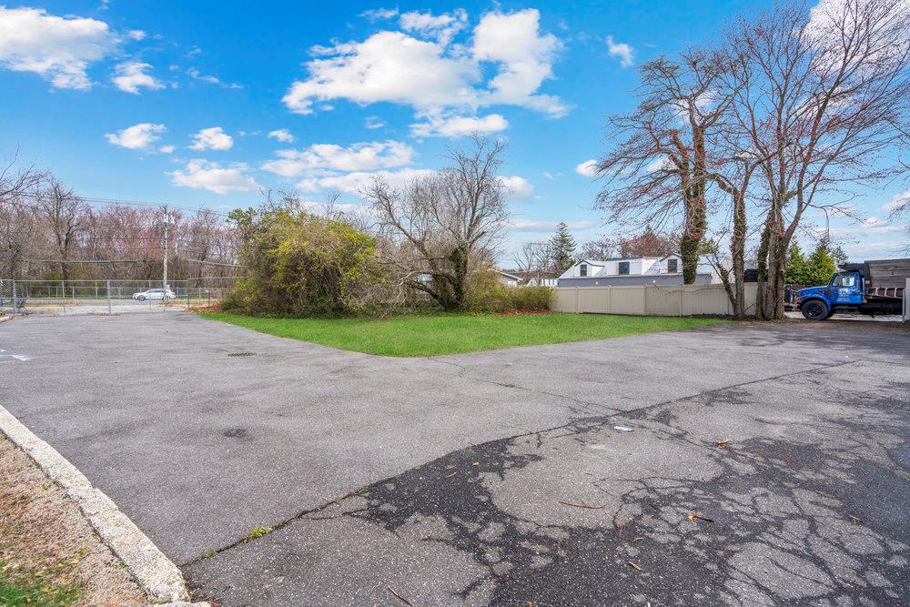 1400 Montauk Highway, Oakdale, NY 11769