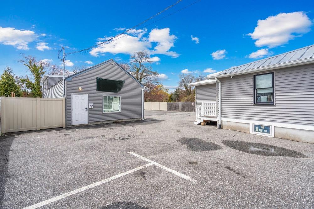 1400 Montauk Highway, Oakdale, NY 11769