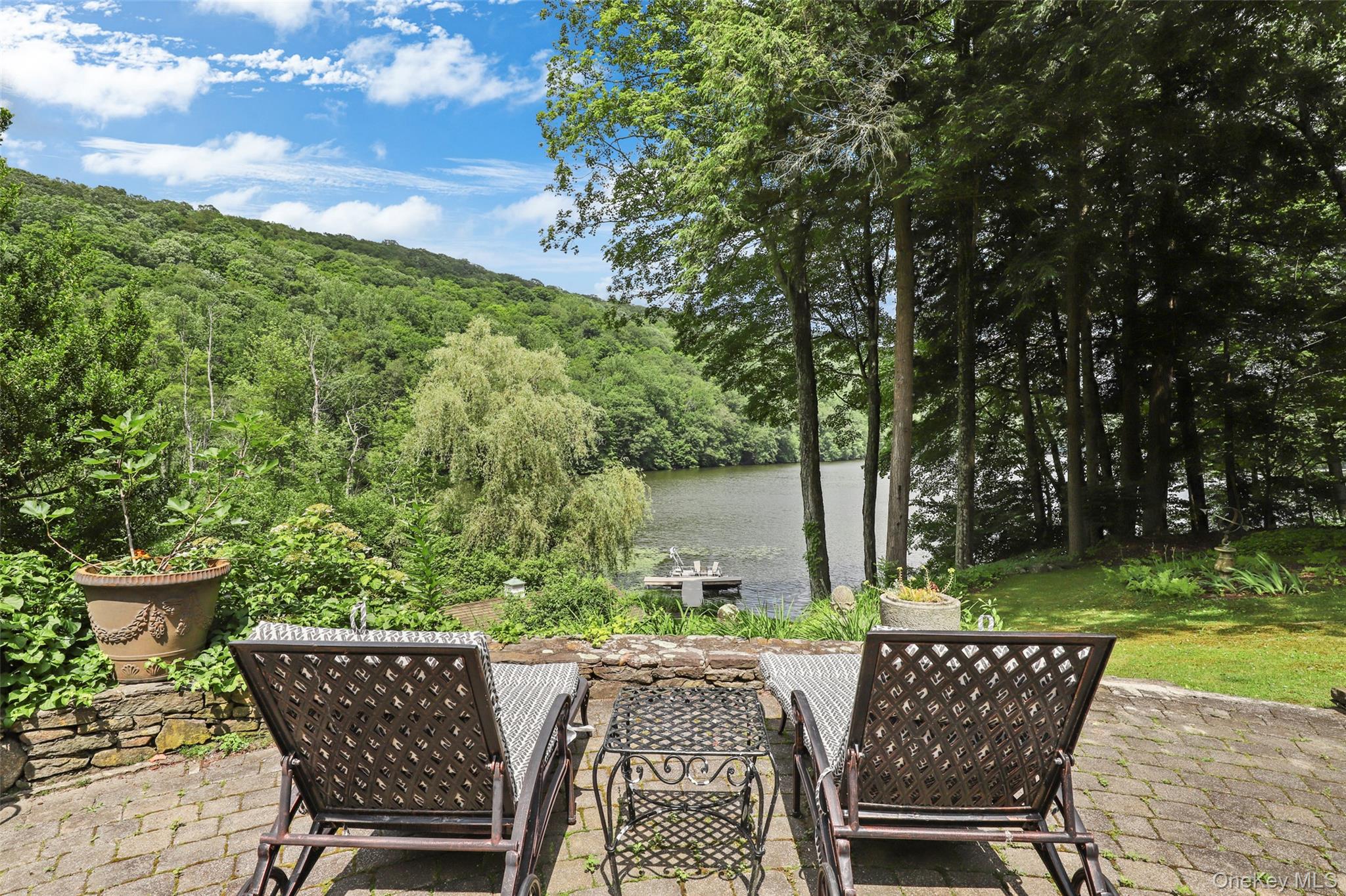 15 N Lake Circle, South Salem, NY 10590