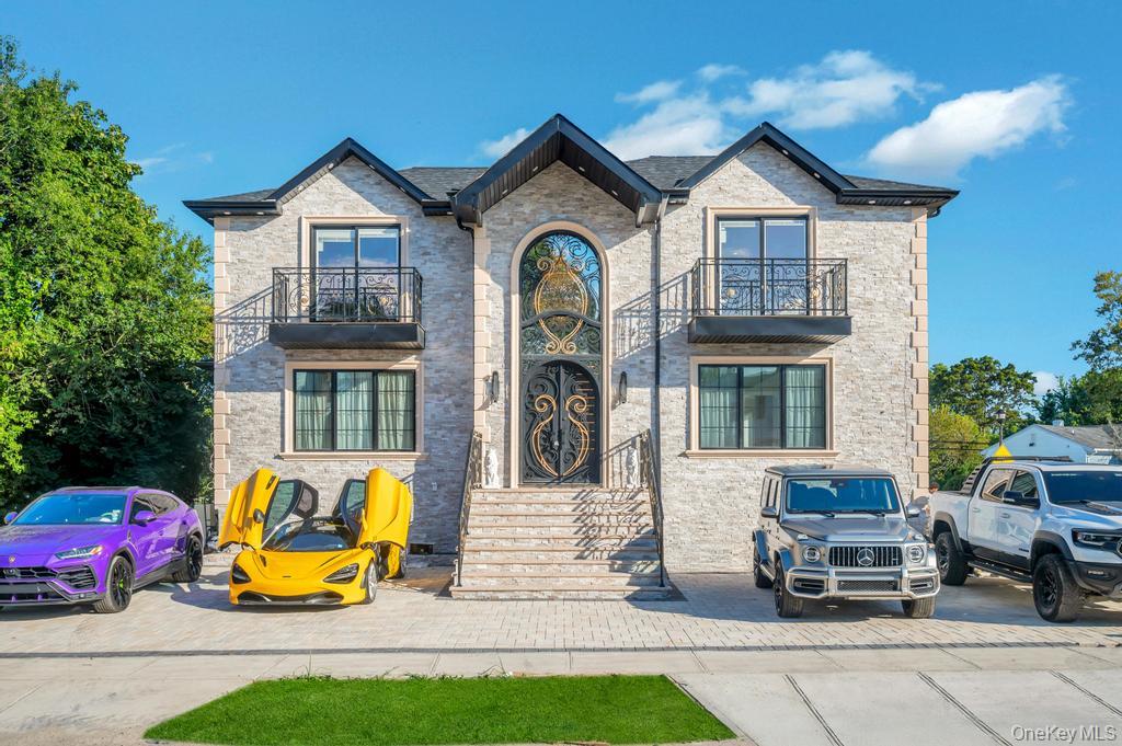 11 Flower Road, Valley Stream, NY 11581