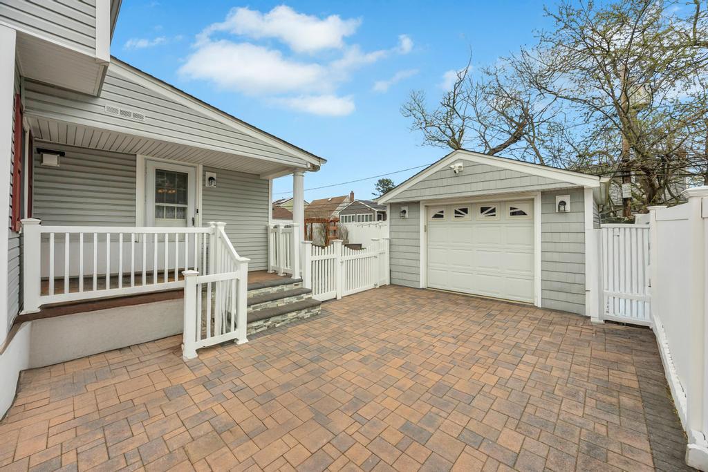 409 Ferris Road, Seaford, NY 11783