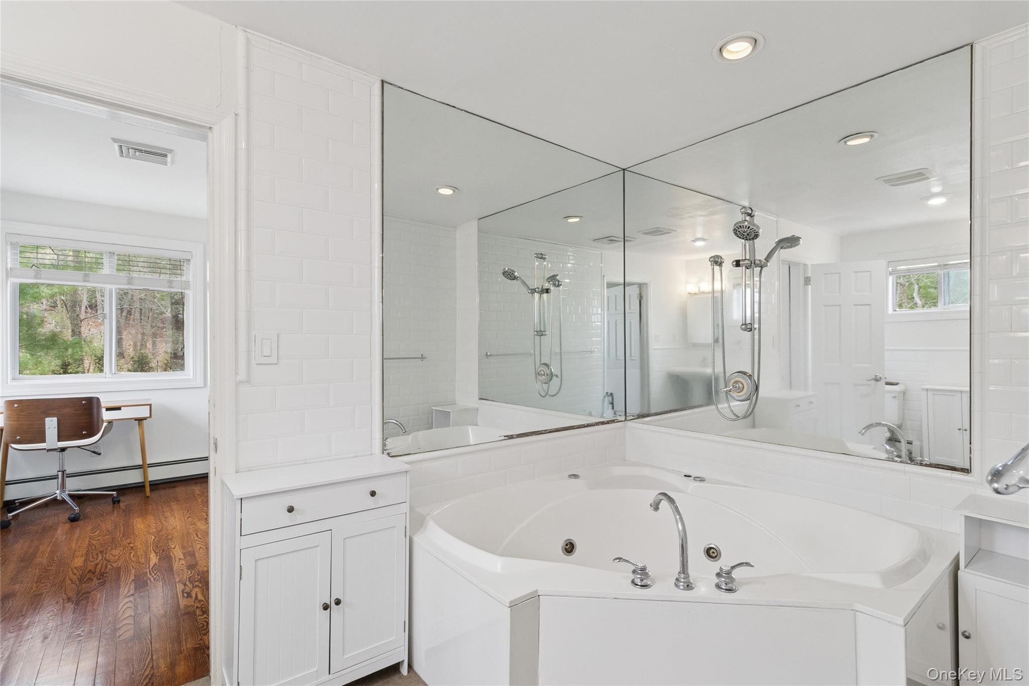 27 Ely Brook Road, East Hampton, NY 11937