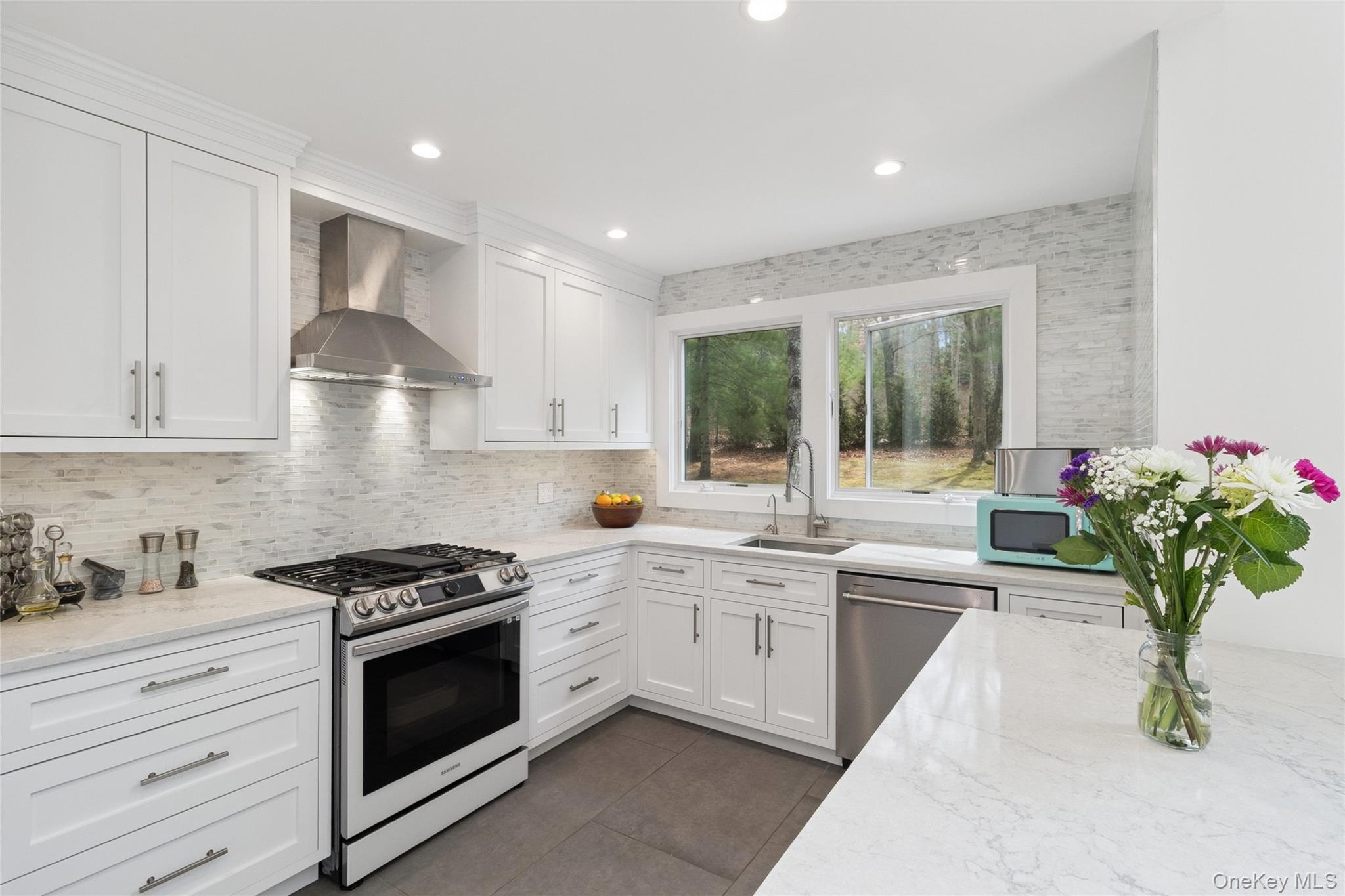 27 Ely Brook Road, East Hampton, NY 11937