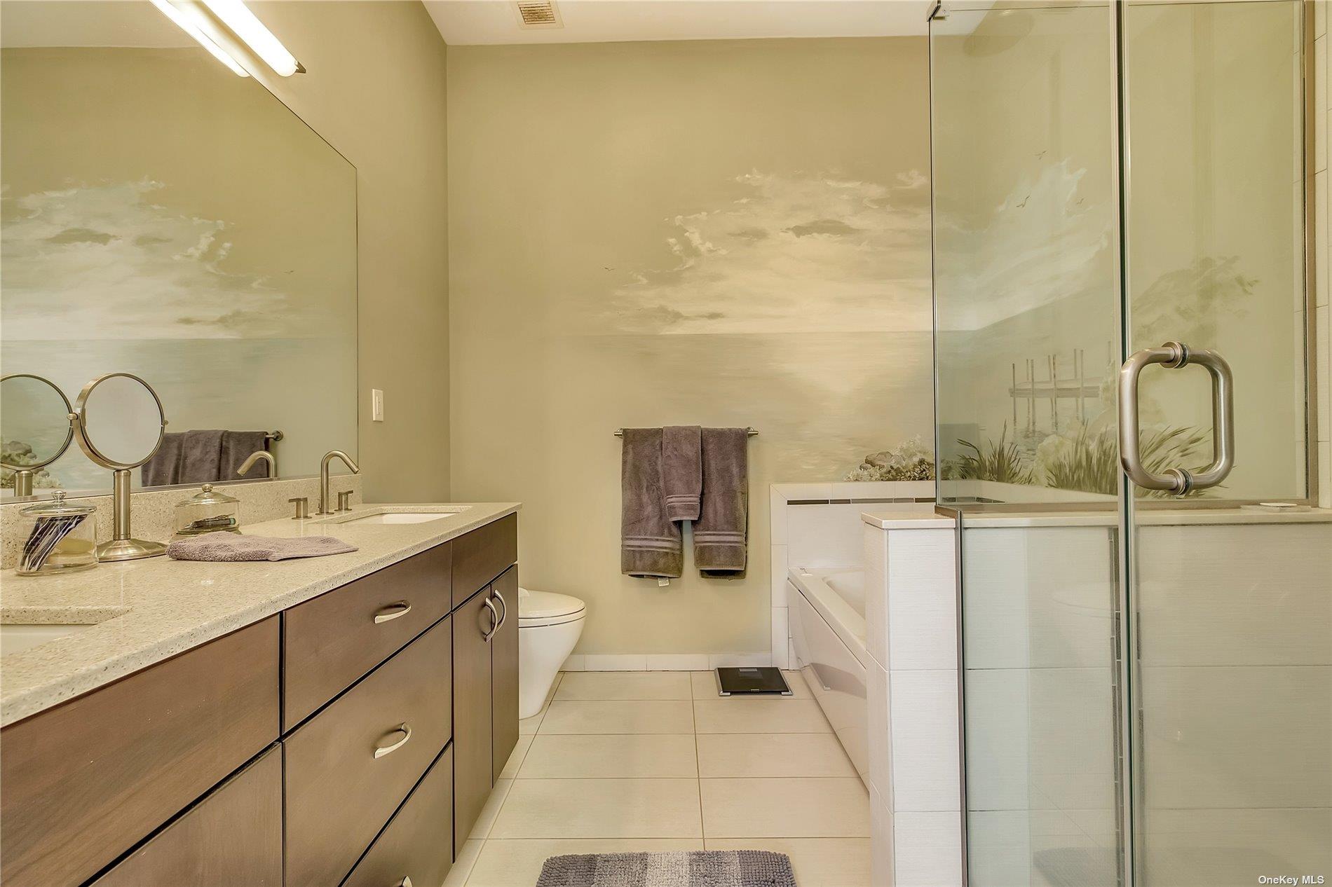 20 Canoe Place Road # 8, Hampton Bays, NY 11946