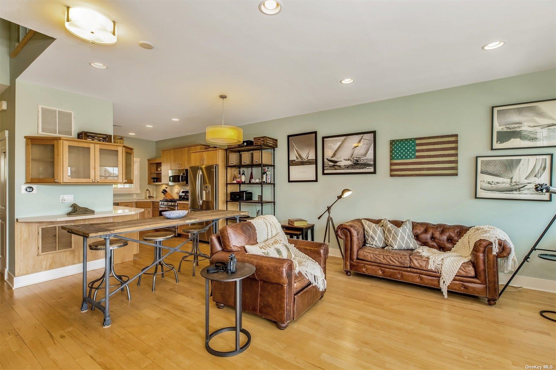 20 Canoe Place Road # 8, Hampton Bays, NY 11946