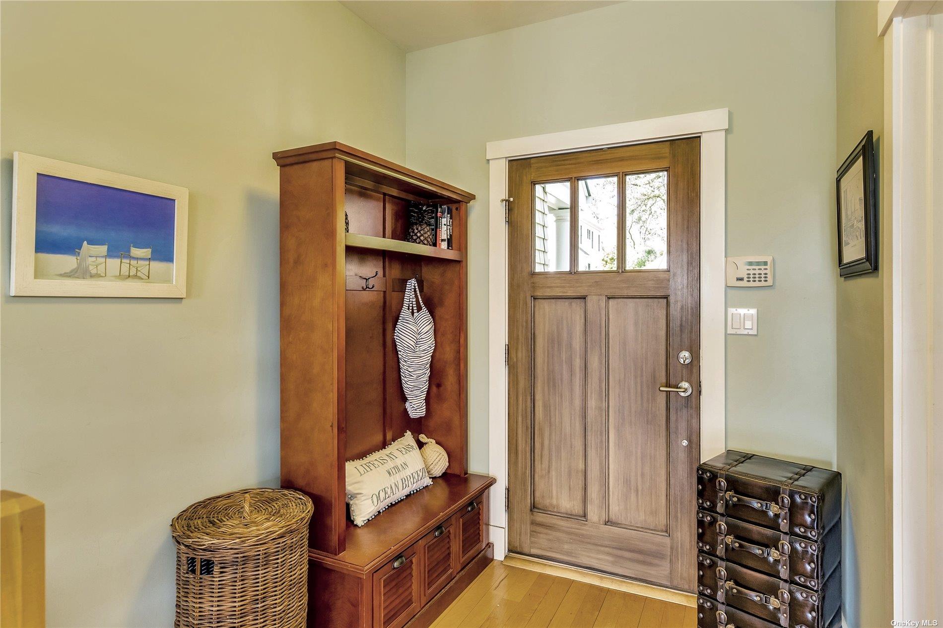 20 Canoe Place Road # 8, Hampton Bays, NY 11946