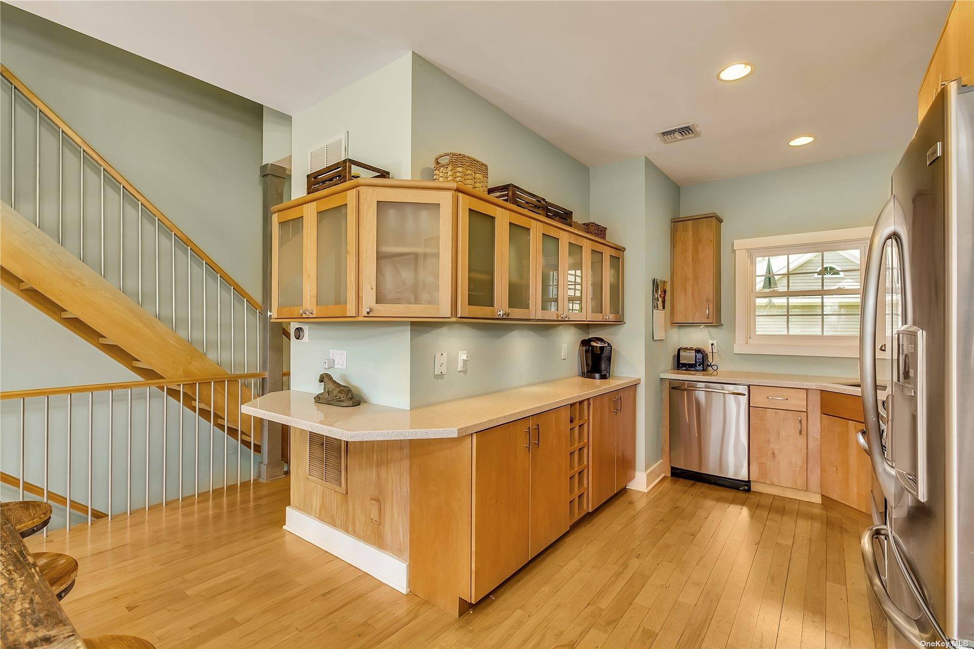 20 Canoe Place Road # 8, Hampton Bays, NY 11946