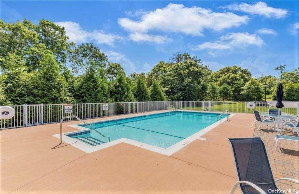 20 Canoe Place Road # 8, Hampton Bays, NY 11946