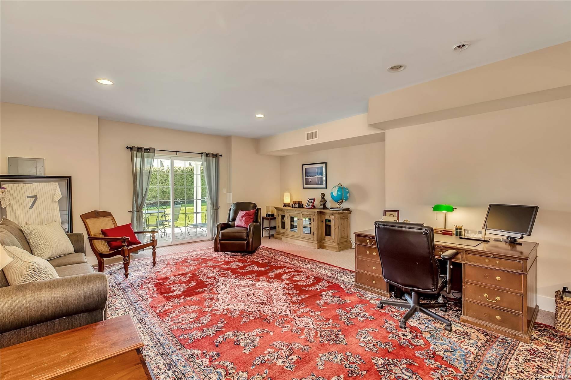 20 Canoe Place Road # 8, Hampton Bays, NY 11946