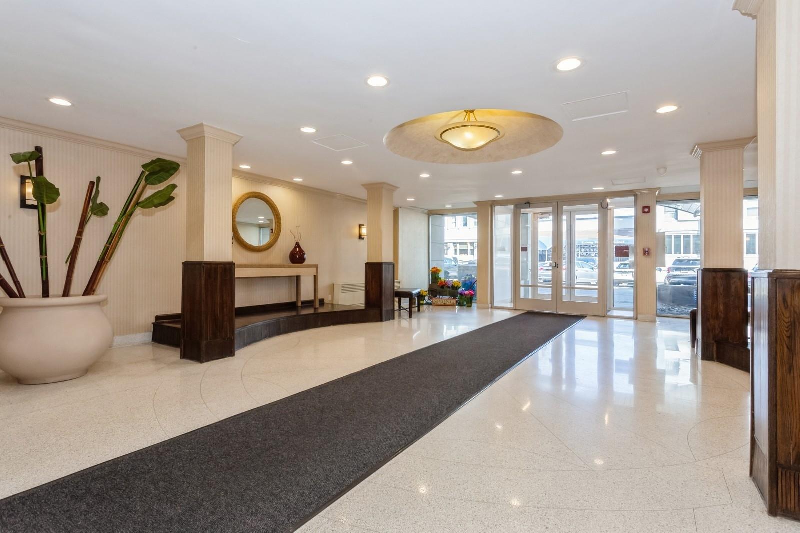 410 E Broadway # 5C, Long Beach, NY 11561