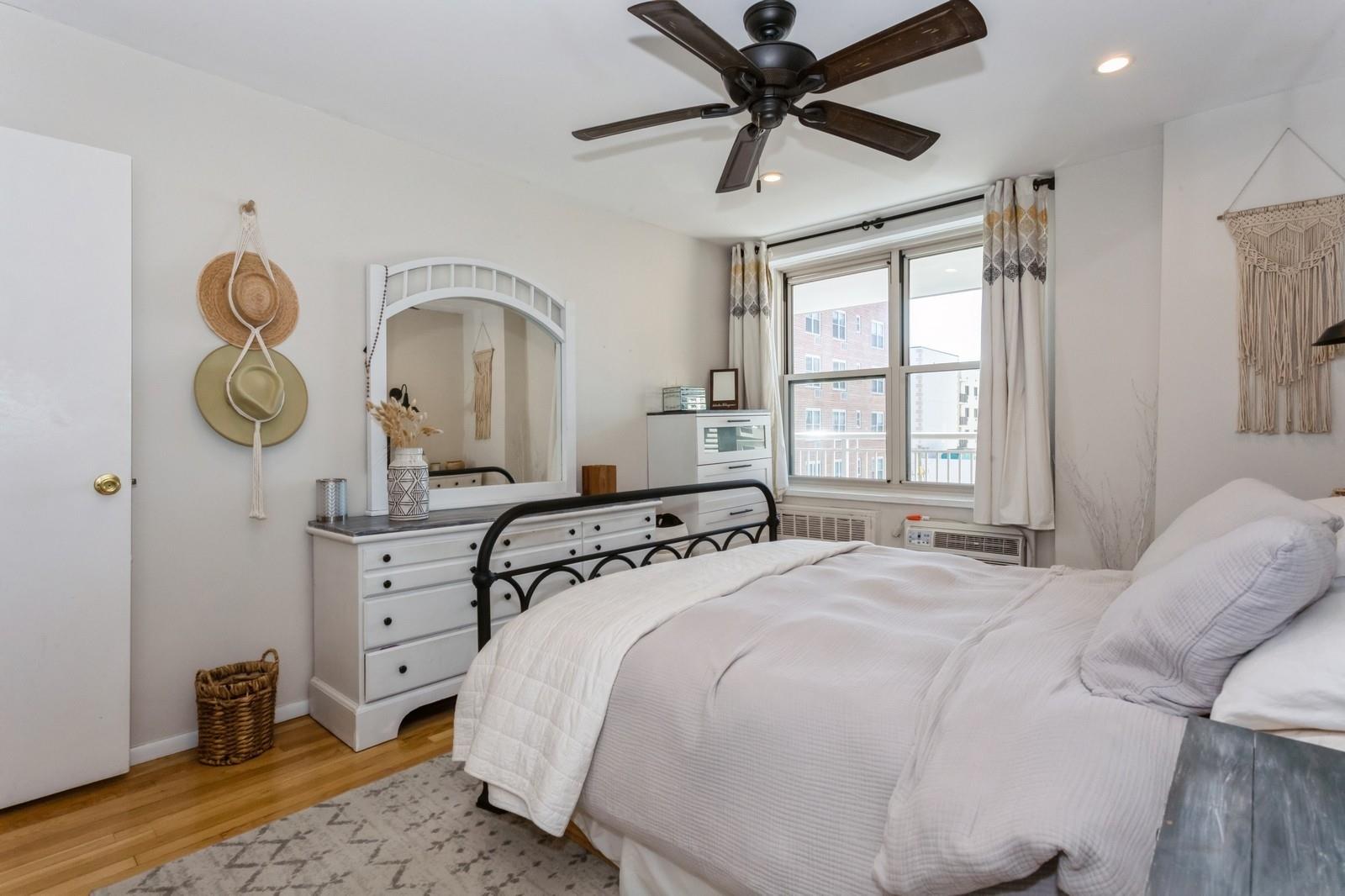 410 E Broadway # 5C, Long Beach, NY 11561