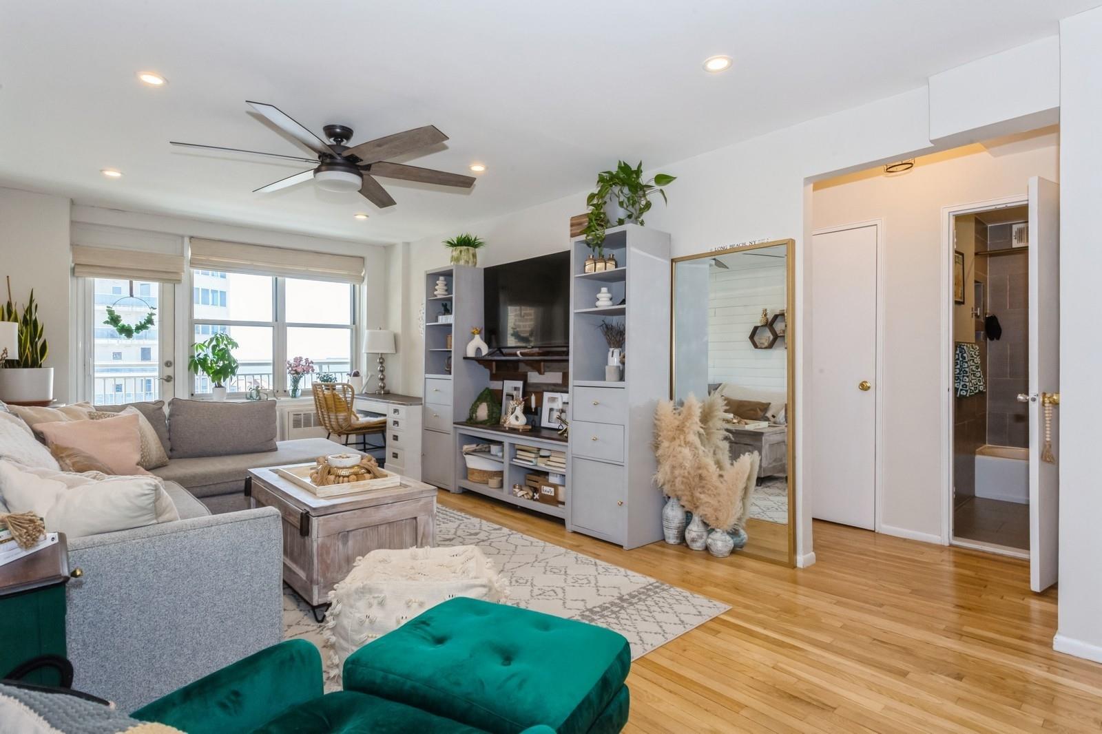 410 E Broadway # 5C, Long Beach, NY 11561