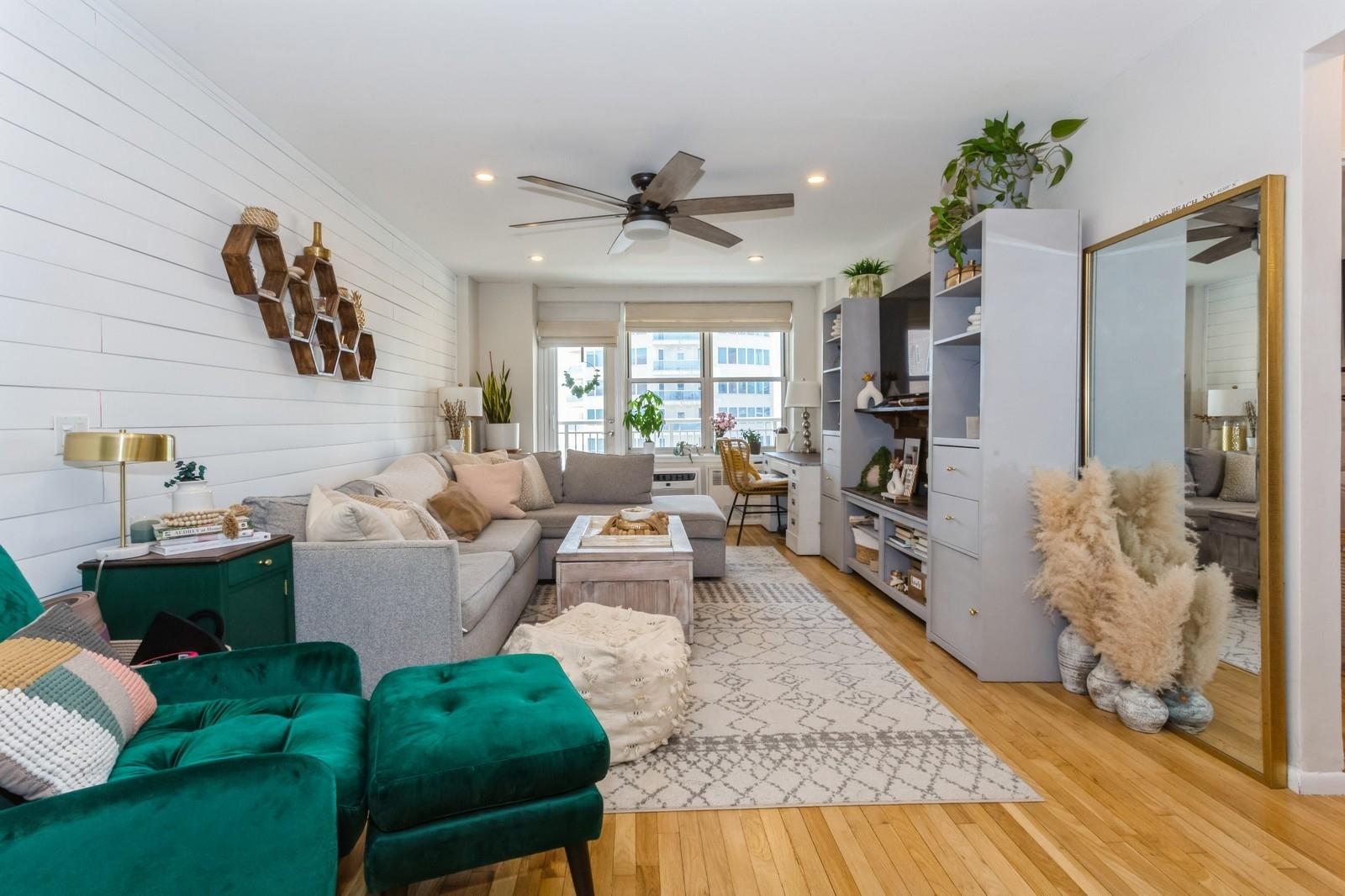 410 E Broadway # 5C, Long Beach, NY 11561