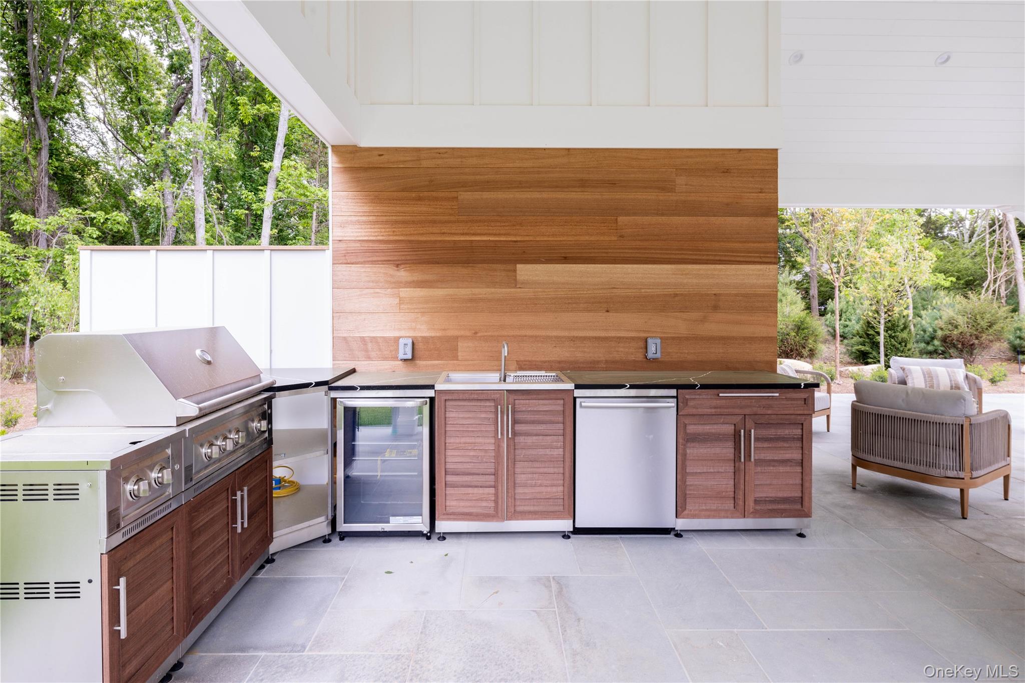 4 Dogwood Drive, East Hampton, NY 11937