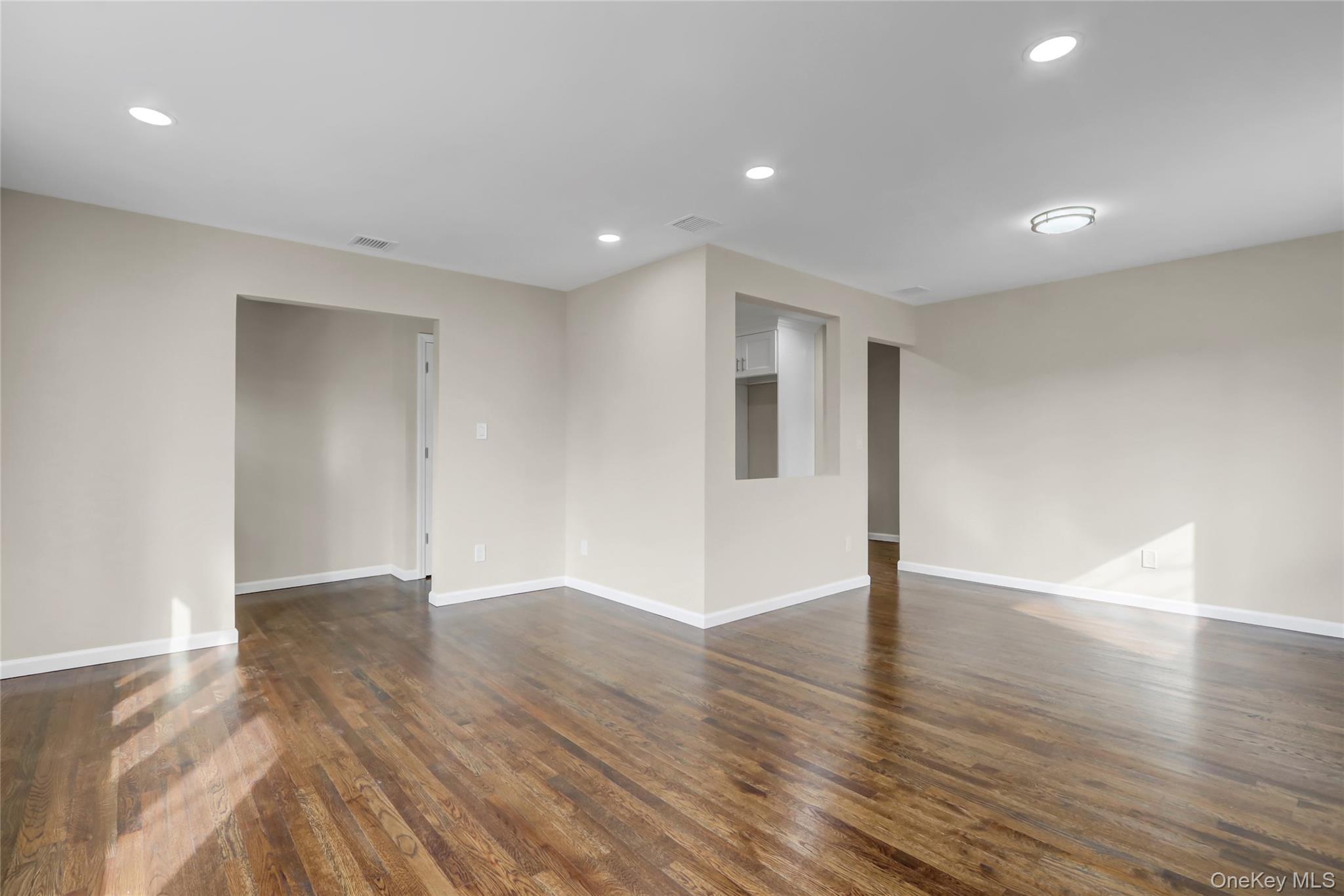 1580 Little Whaleneck Road, Merrick, NY 11566