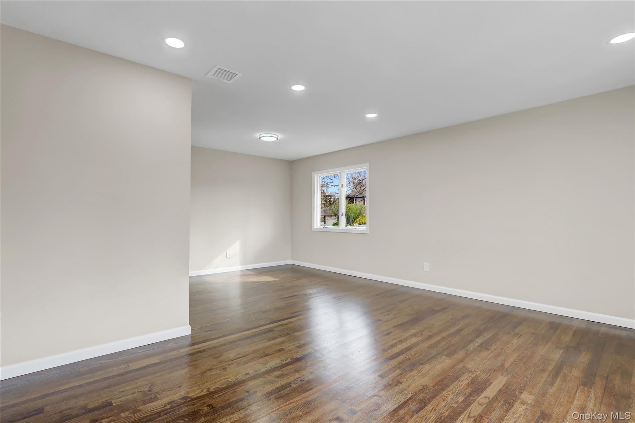 1580 Little Whaleneck Road, Merrick, NY 11566