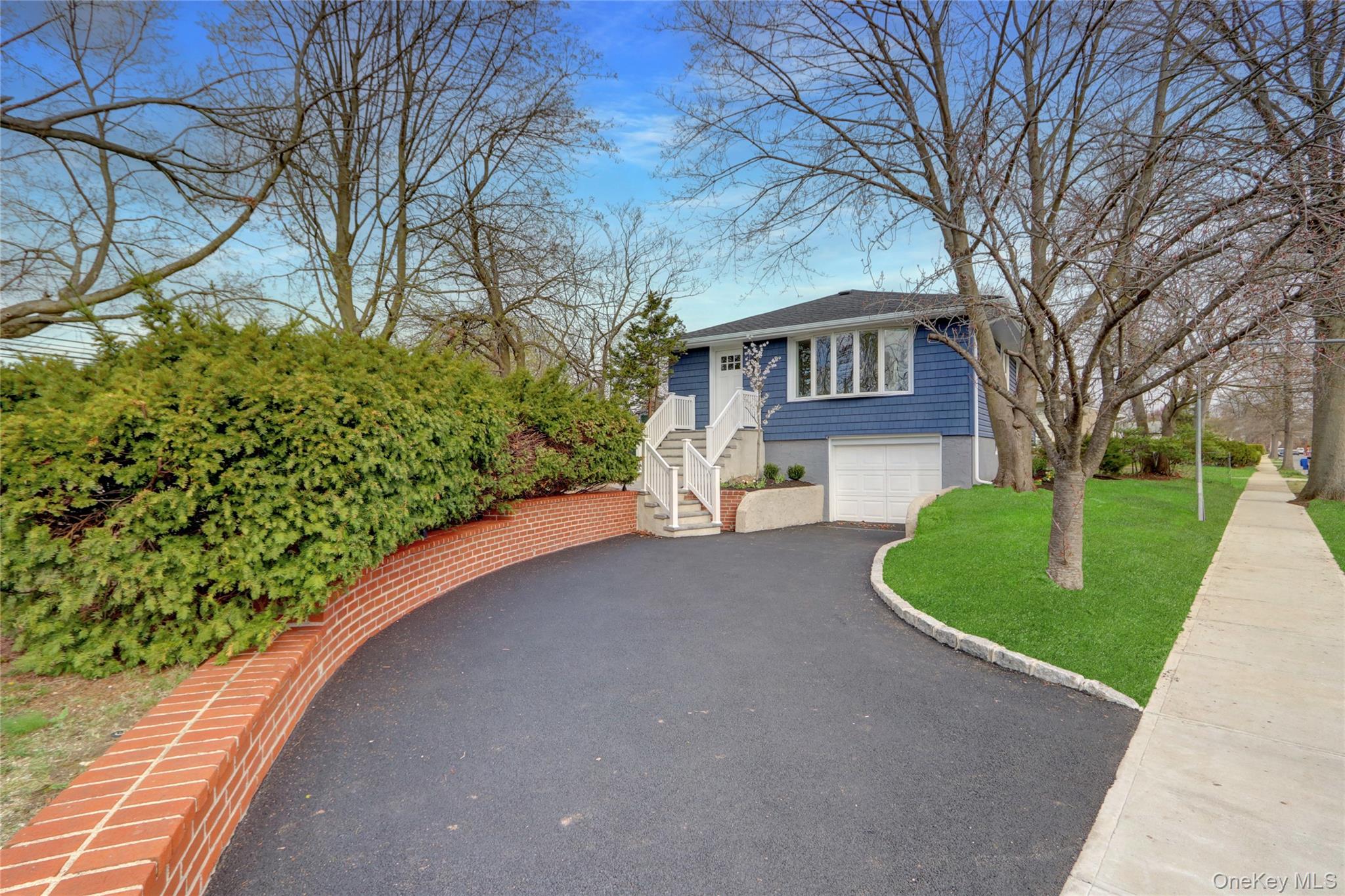 1580 Little Whaleneck Road, Merrick, NY 11566