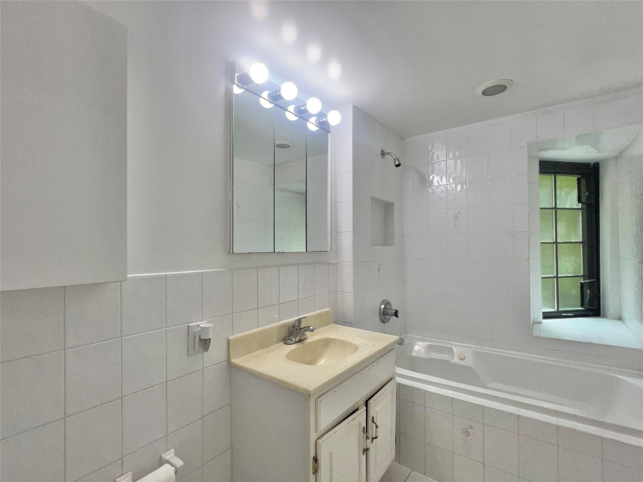 4 Dartmouth Street # 24, Forest Hills, NY 11375