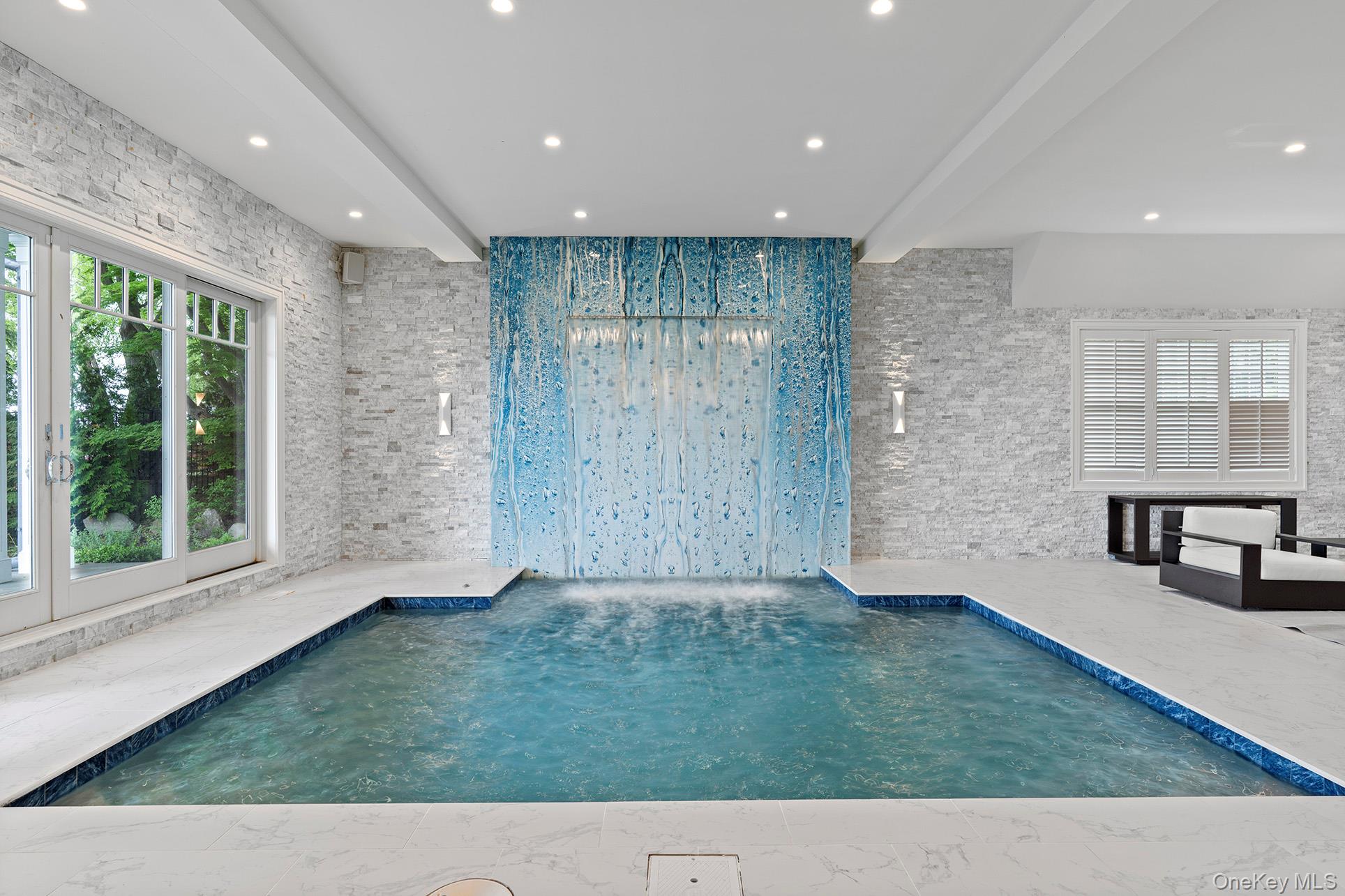 25 Brewster Lane E, East Setauket, NY 11733