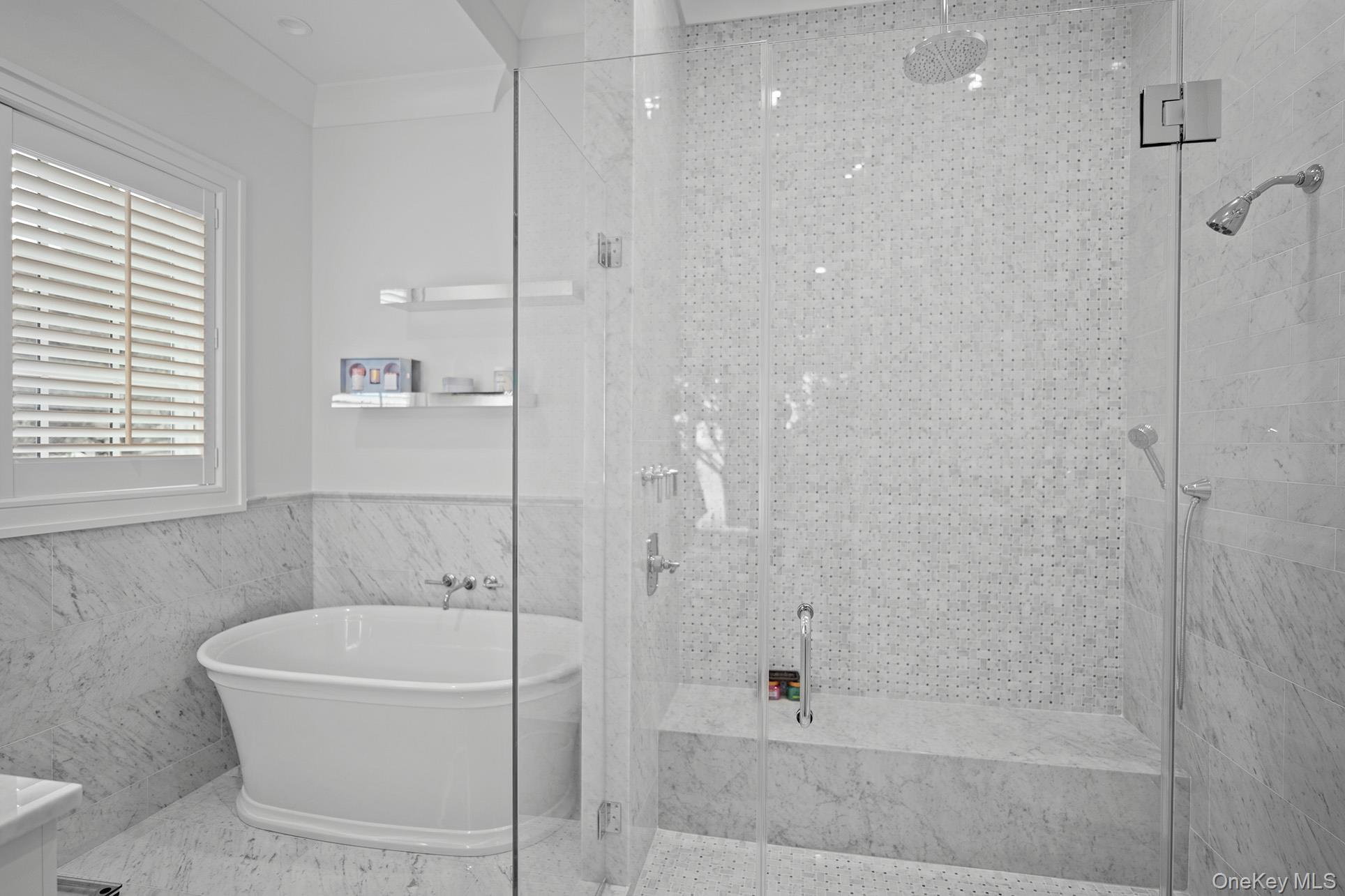 25 Brewster Lane E, East Setauket, NY 11733