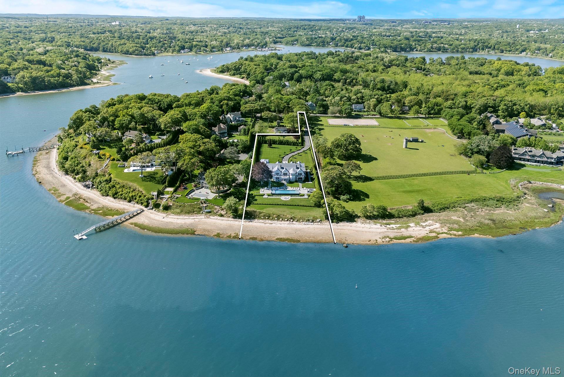 25 Brewster Lane E, East Setauket, NY 11733