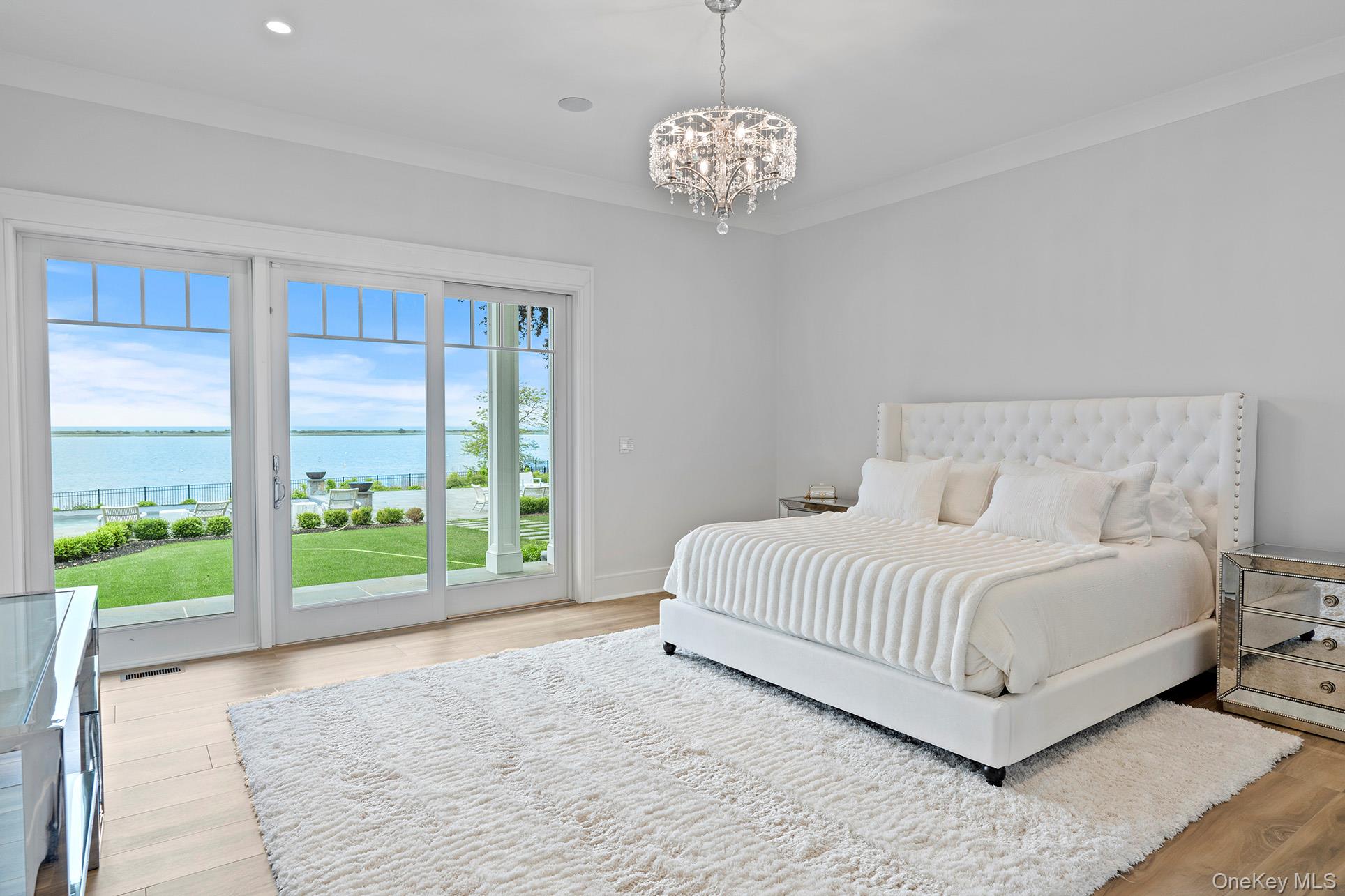 25 Brewster Lane E, East Setauket, NY 11733