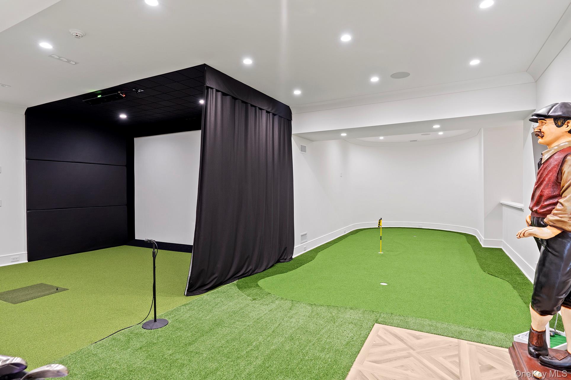 25 Brewster Lane E, East Setauket, NY 11733