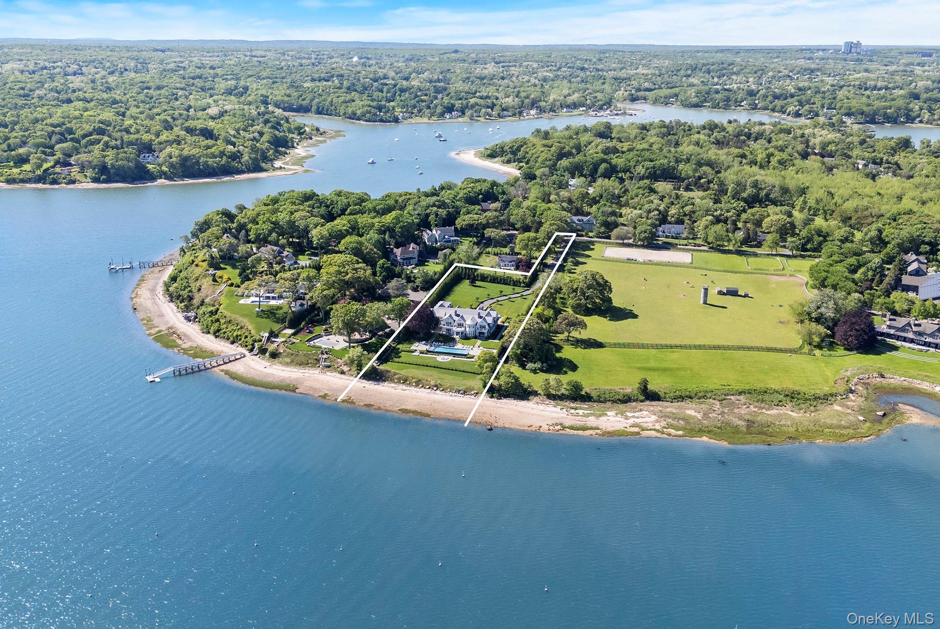 25 Brewster Lane E, East Setauket, NY 11733