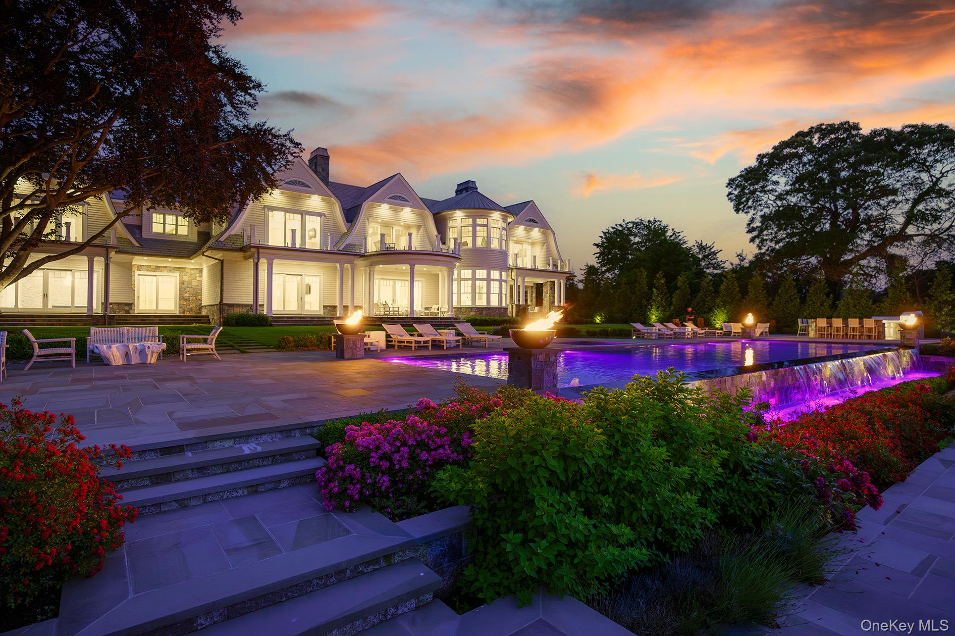 25 Brewster Lane E, East Setauket, NY 11733