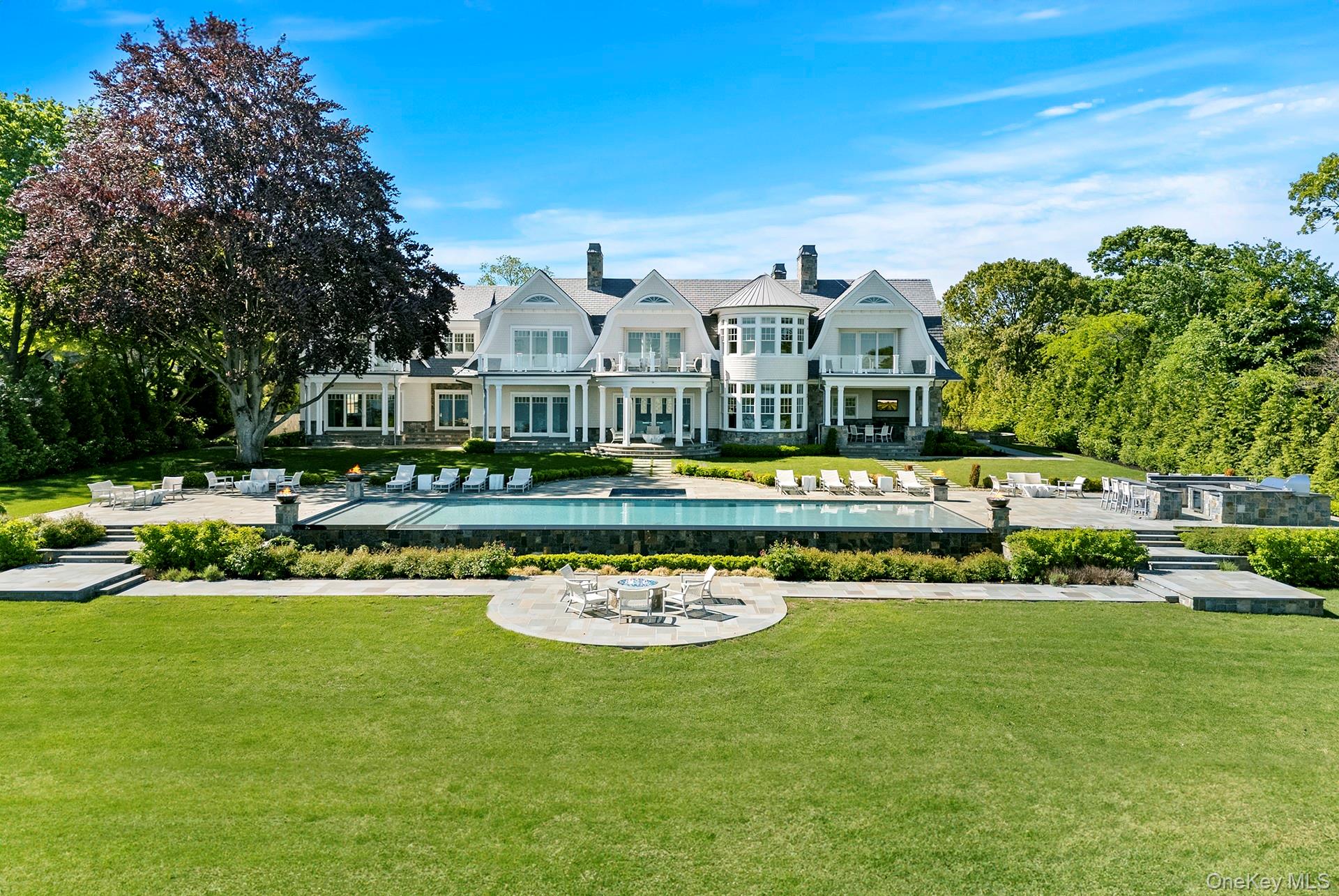 25 Brewster Lane E, East Setauket, NY 11733