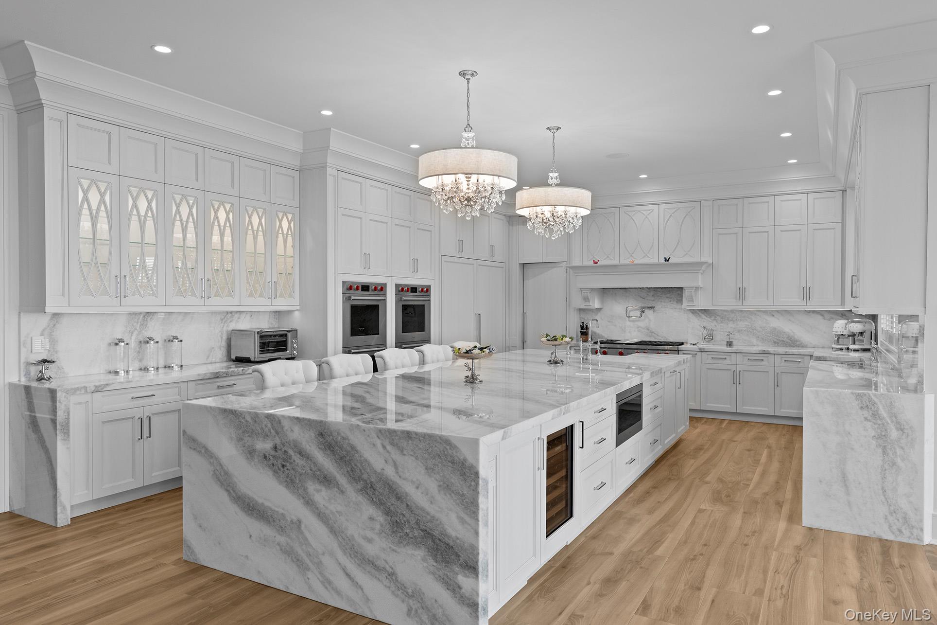 25 Brewster Lane E, East Setauket, NY 11733