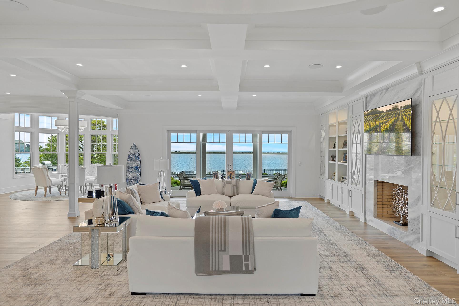 25 Brewster Lane E, East Setauket, NY 11733