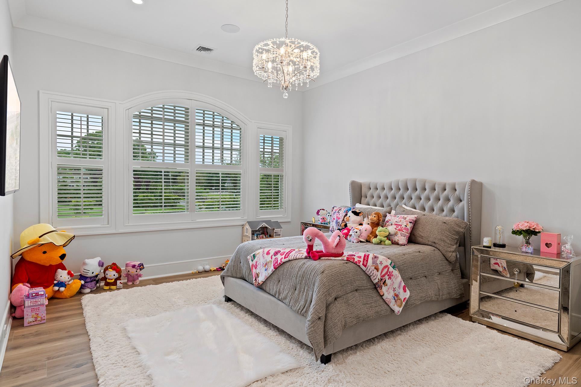 25 Brewster Lane E, East Setauket, NY 11733