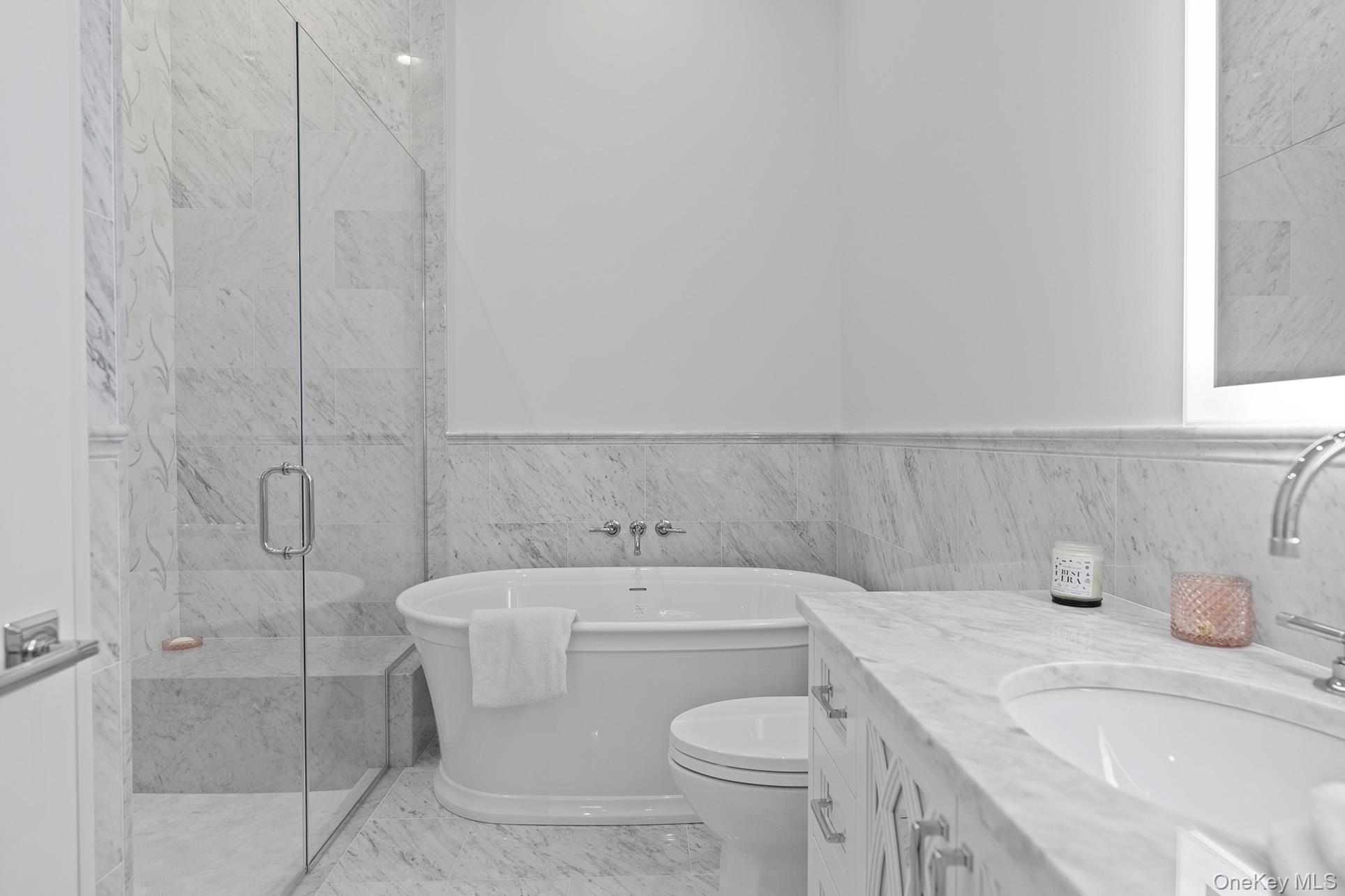 25 Brewster Lane E, East Setauket, NY 11733