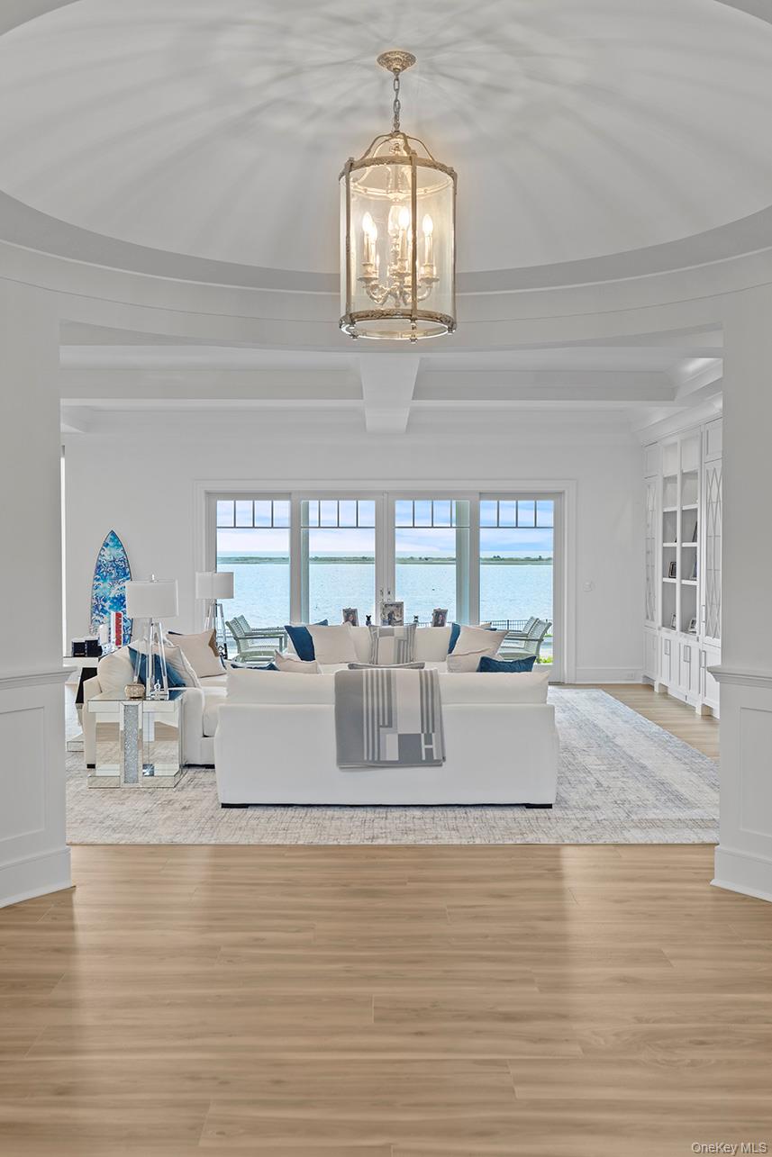 25 Brewster Lane E, East Setauket, NY 11733