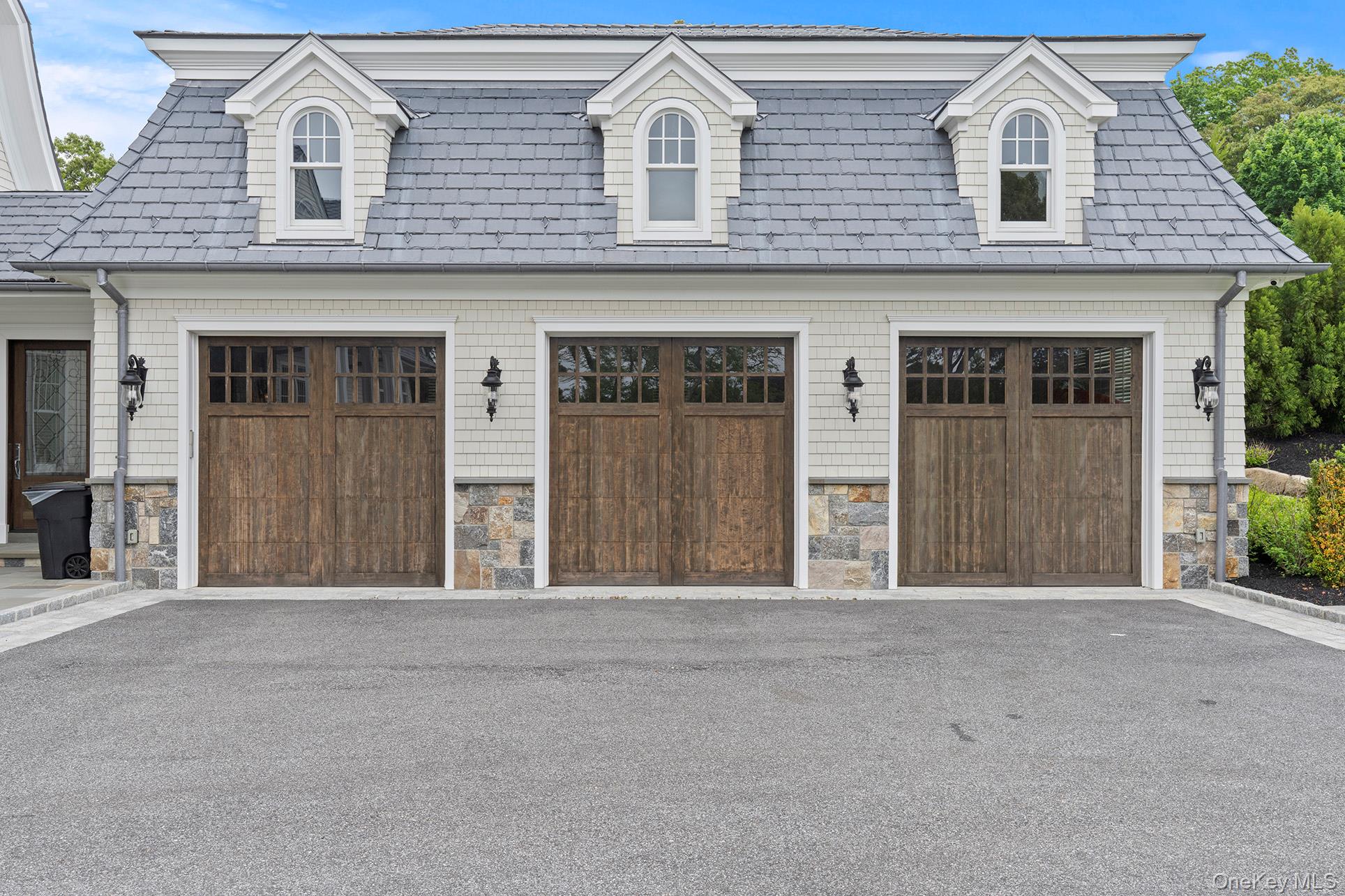 25 Brewster Lane E, East Setauket, NY 11733