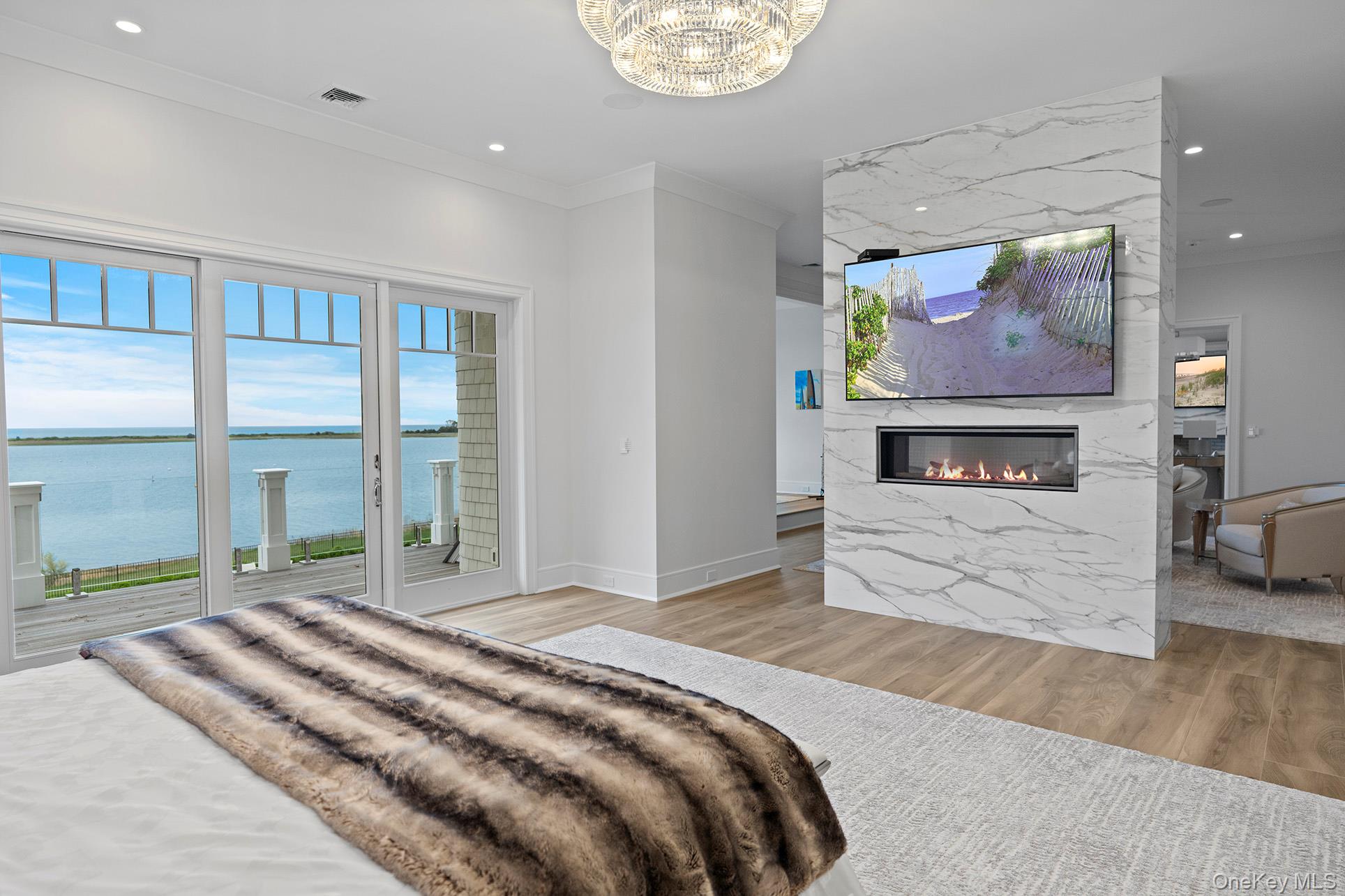 25 Brewster Lane E, East Setauket, NY 11733