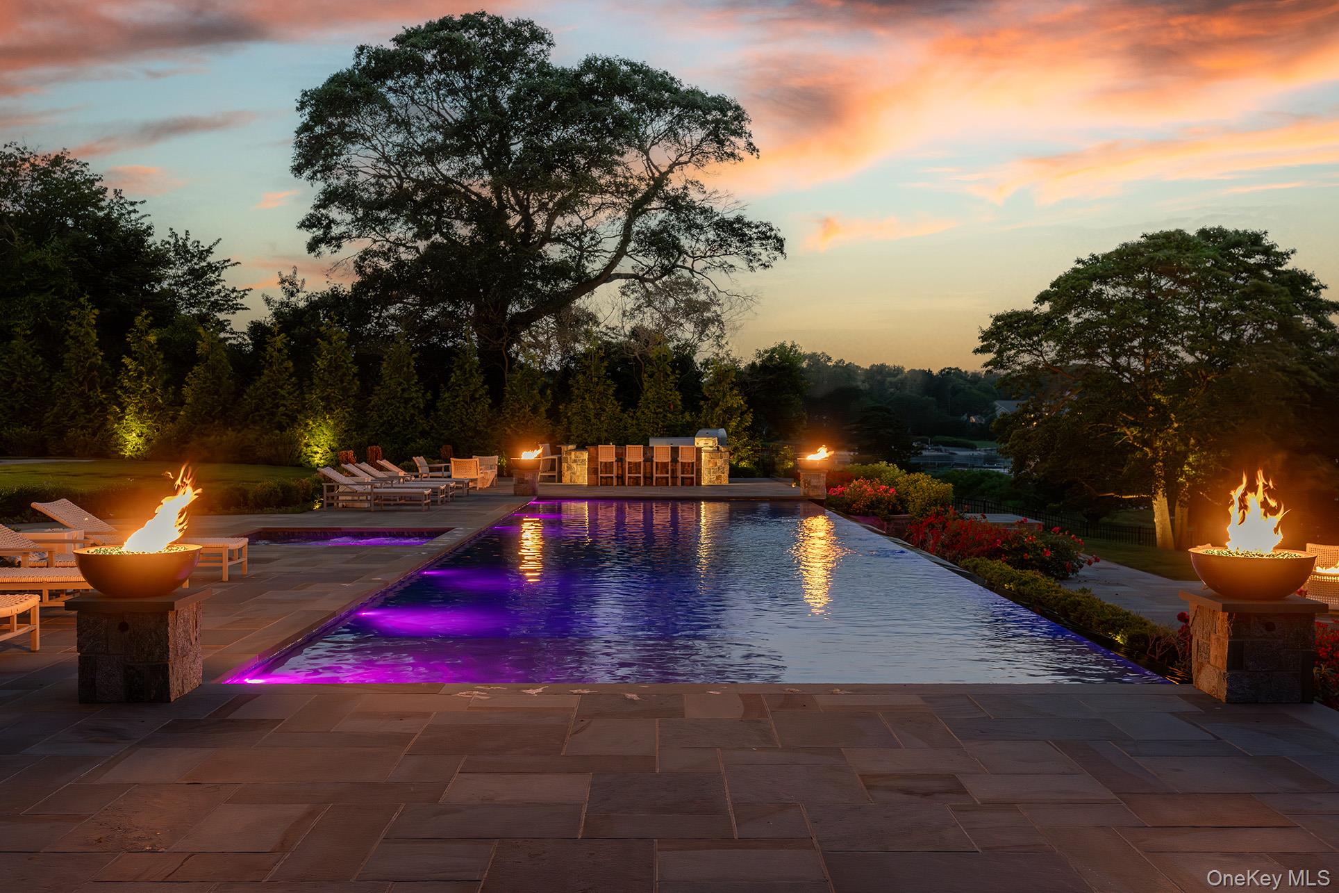 25 Brewster Lane E, East Setauket, NY 11733