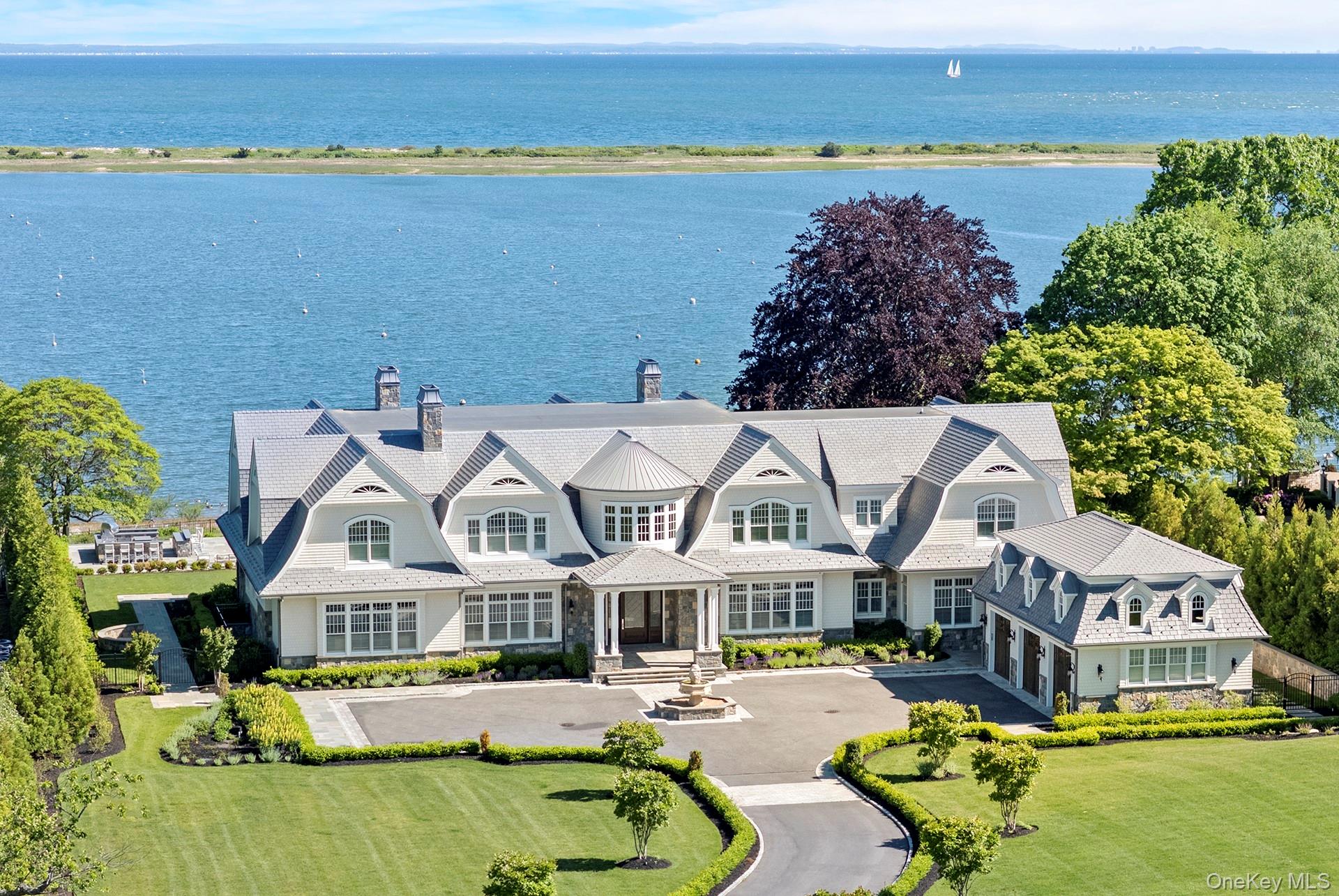 25 Brewster Lane E, East Setauket, NY 11733