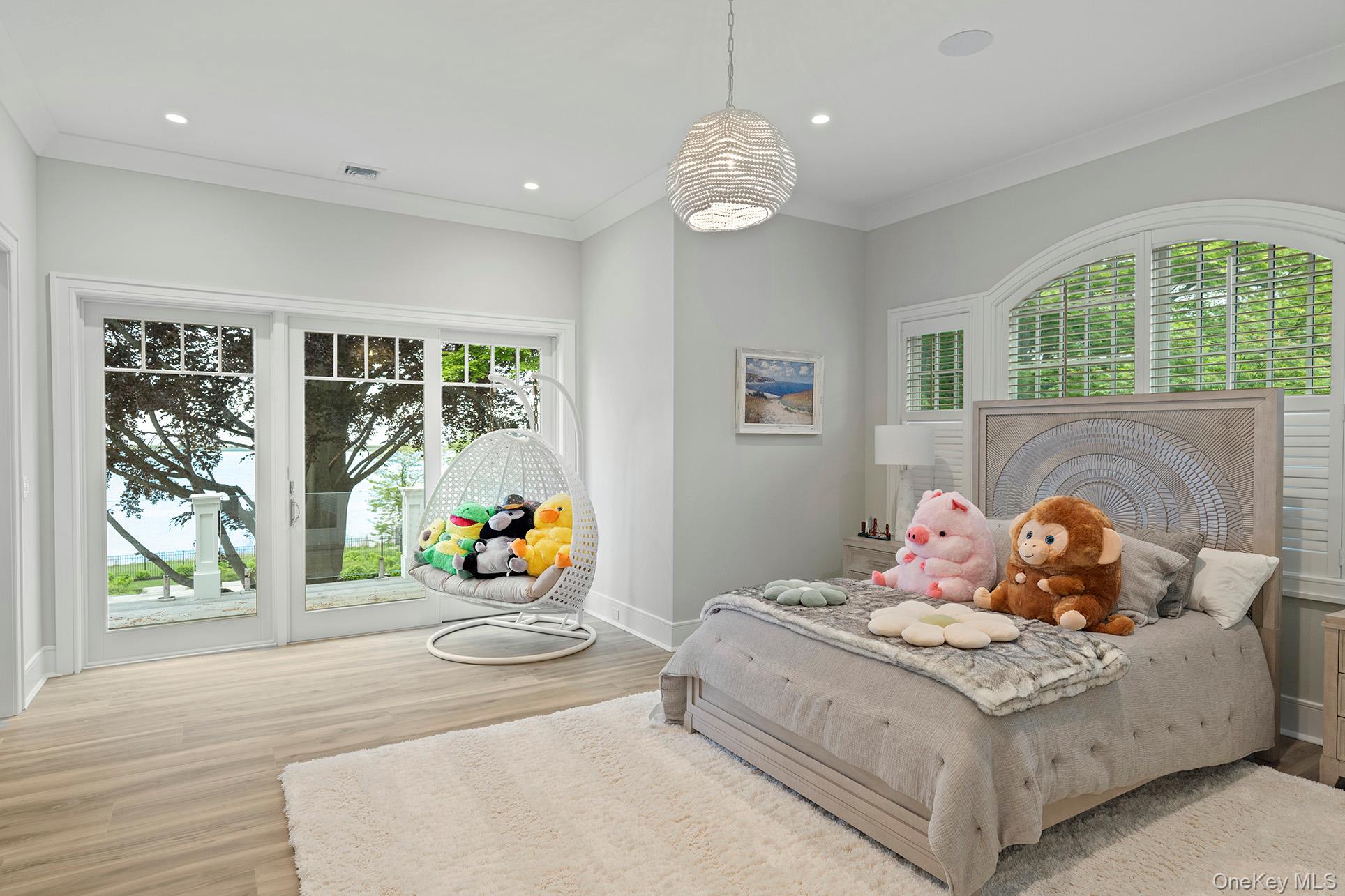 25 Brewster Lane E, East Setauket, NY 11733