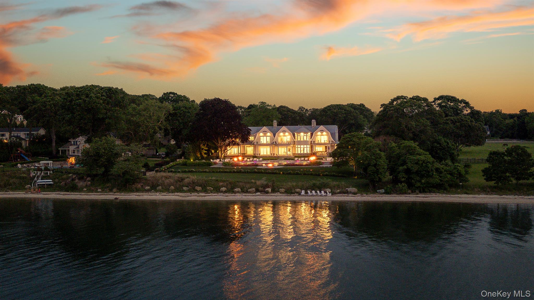 25 Brewster Lane E, East Setauket, NY 11733